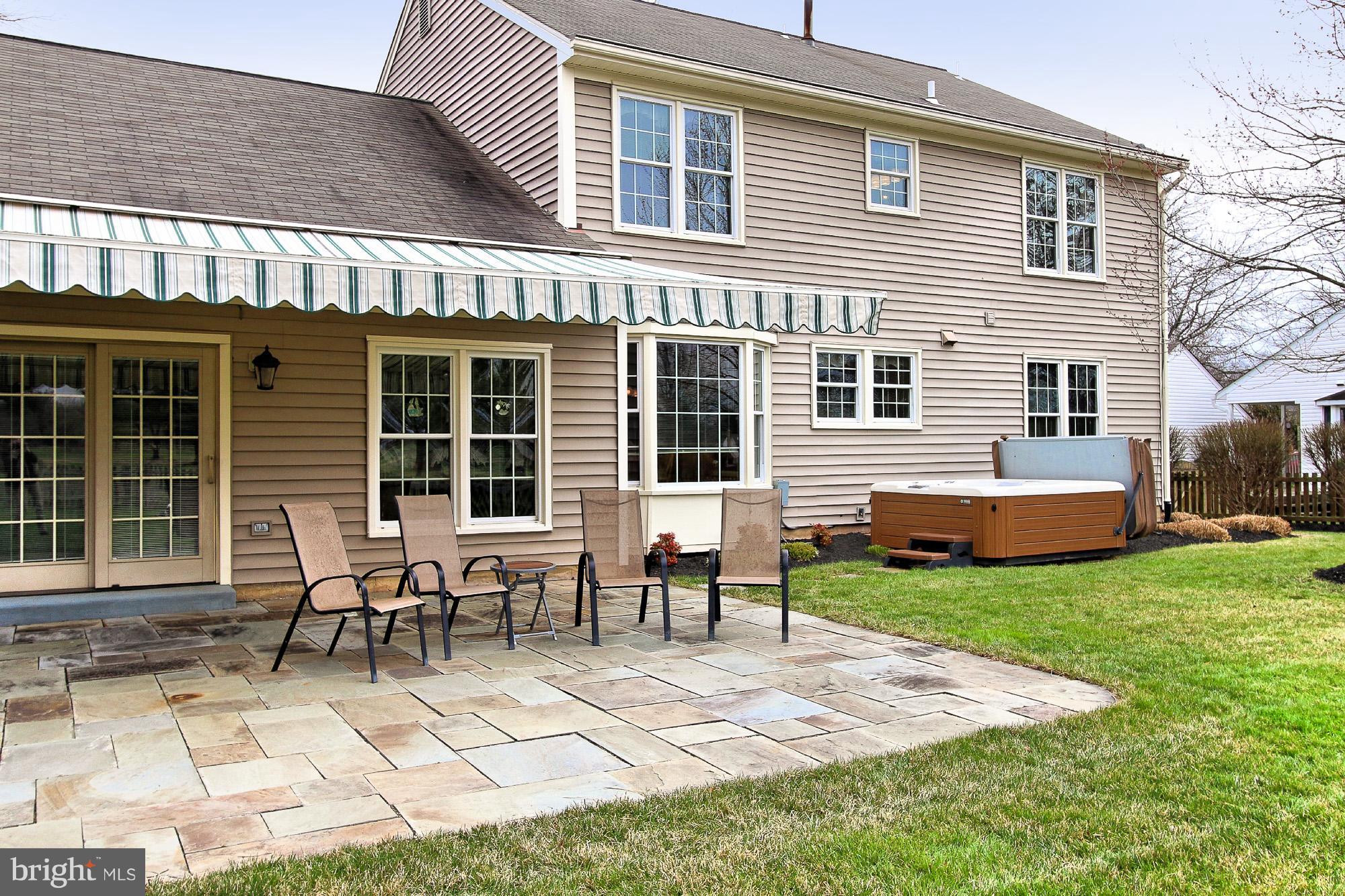 COUNTRY CLUB MANOR - Residential