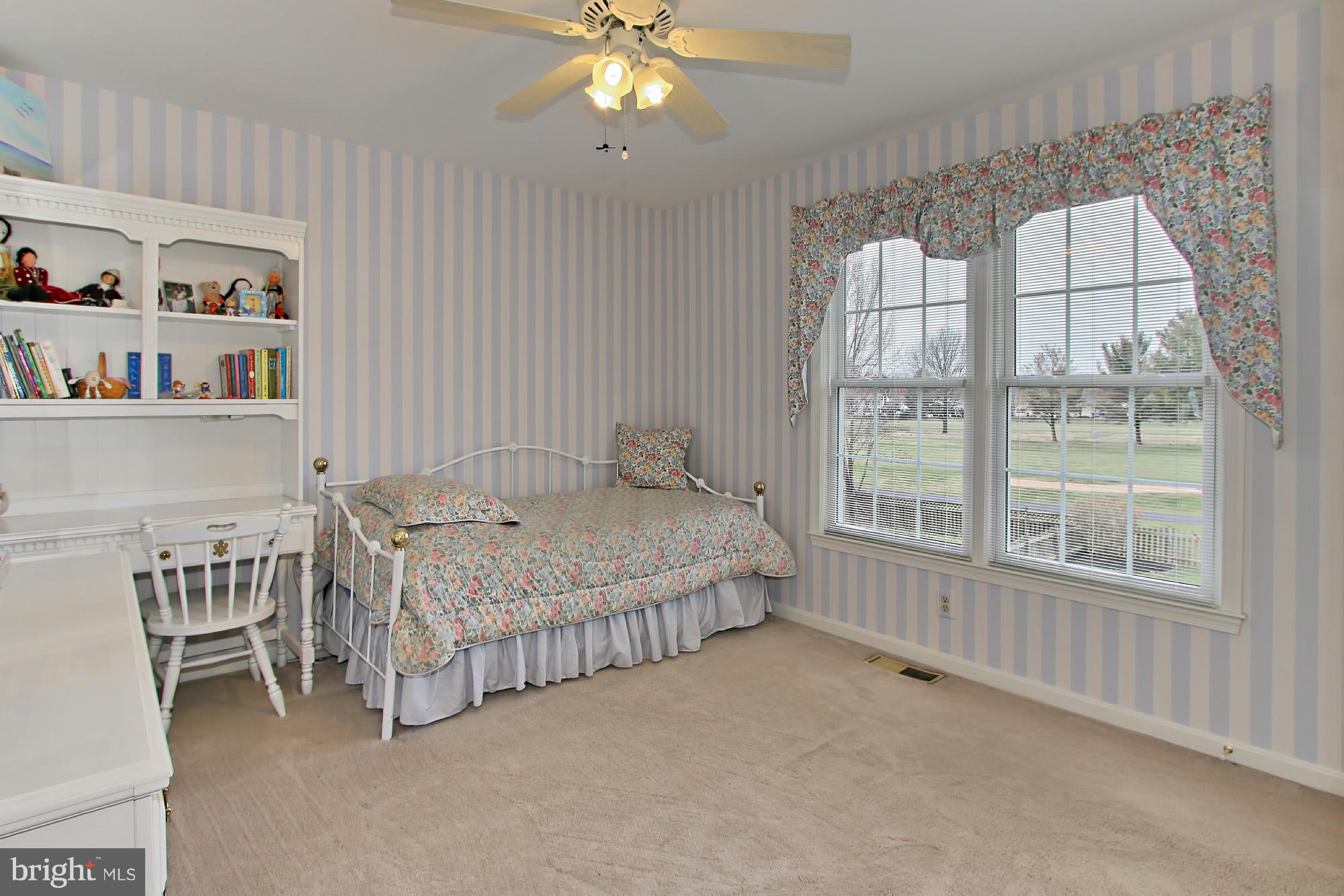 COUNTRY CLUB MANOR - Residential