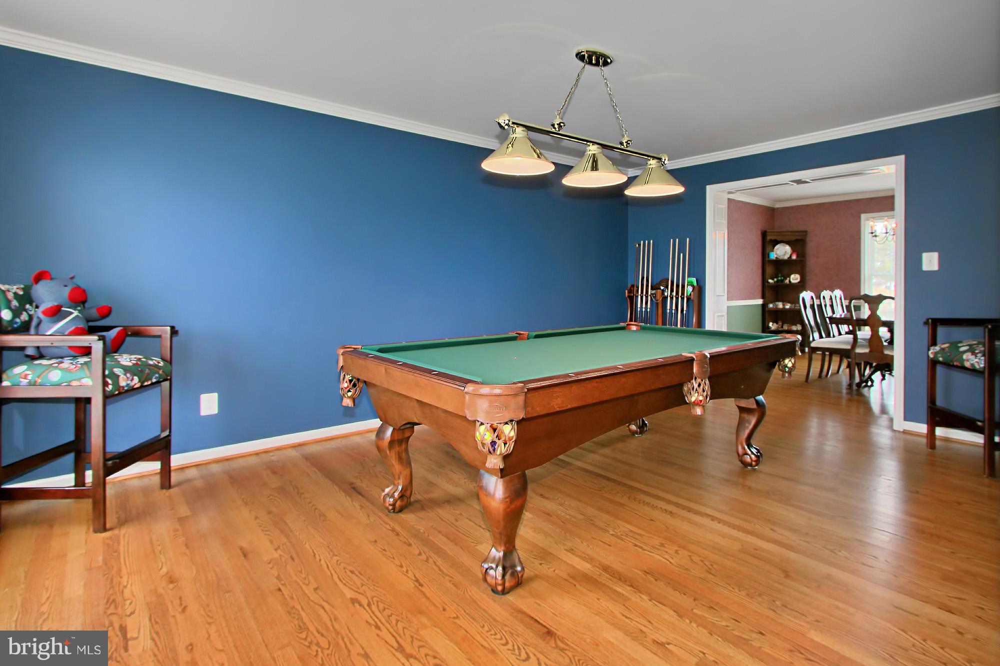 COUNTRY CLUB MANOR - Residential