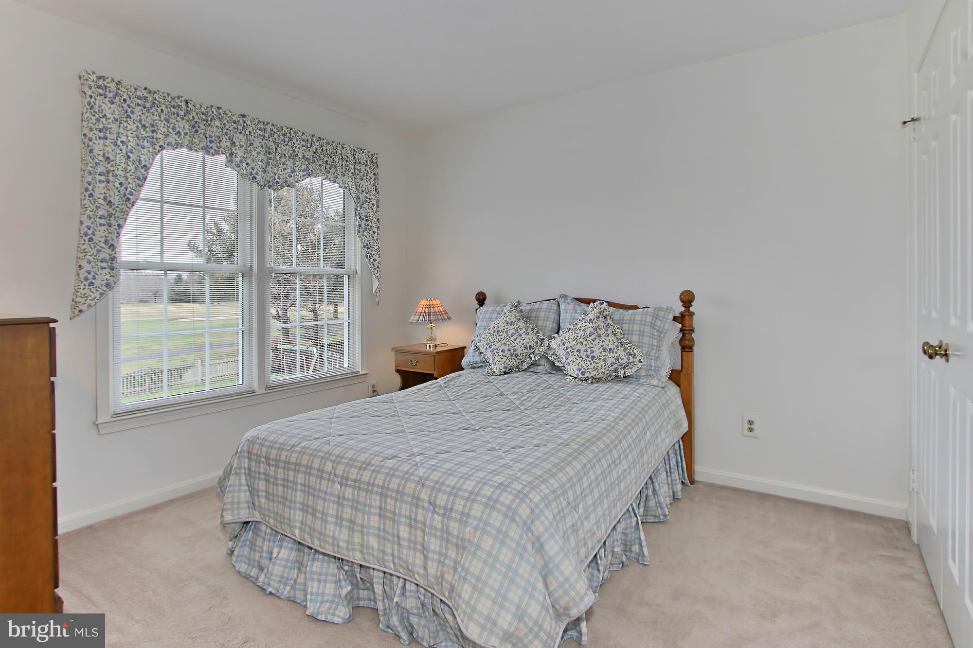 COUNTRY CLUB MANOR - Residential