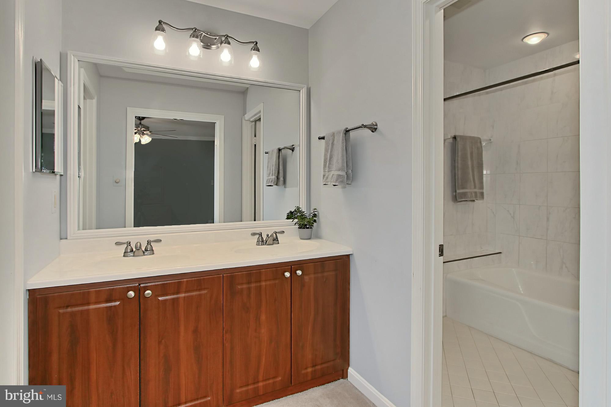 COUNTRY CLUB MANOR - Residential