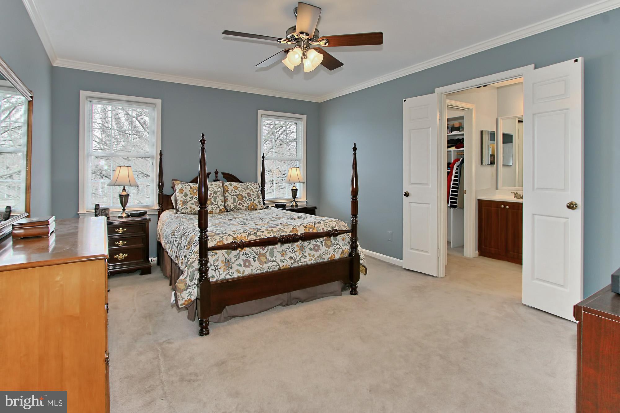 COUNTRY CLUB MANOR - Residential