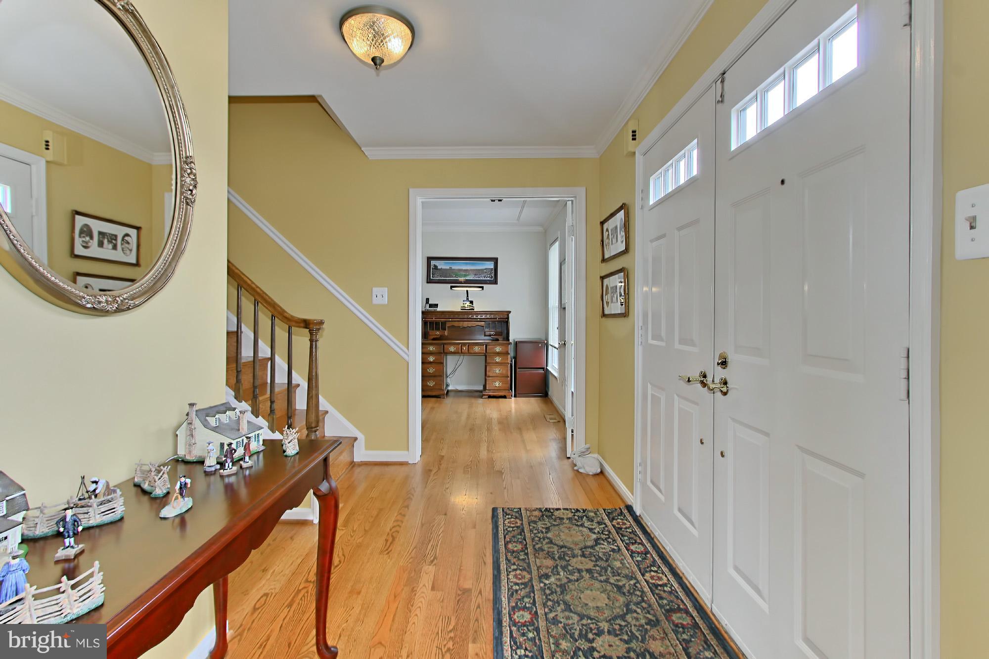 COUNTRY CLUB MANOR - Residential