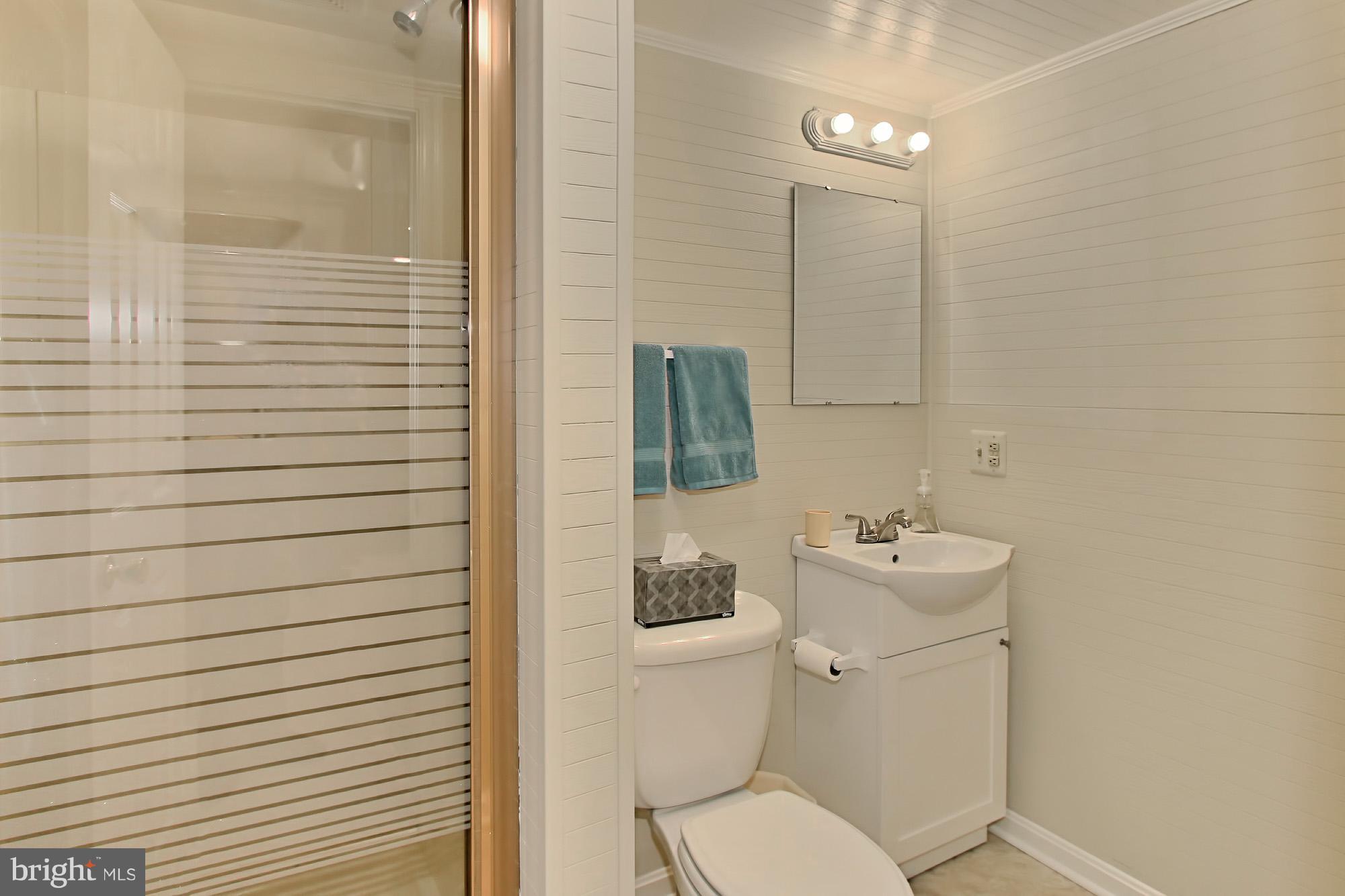 COUNTRY CLUB MANOR - Residential