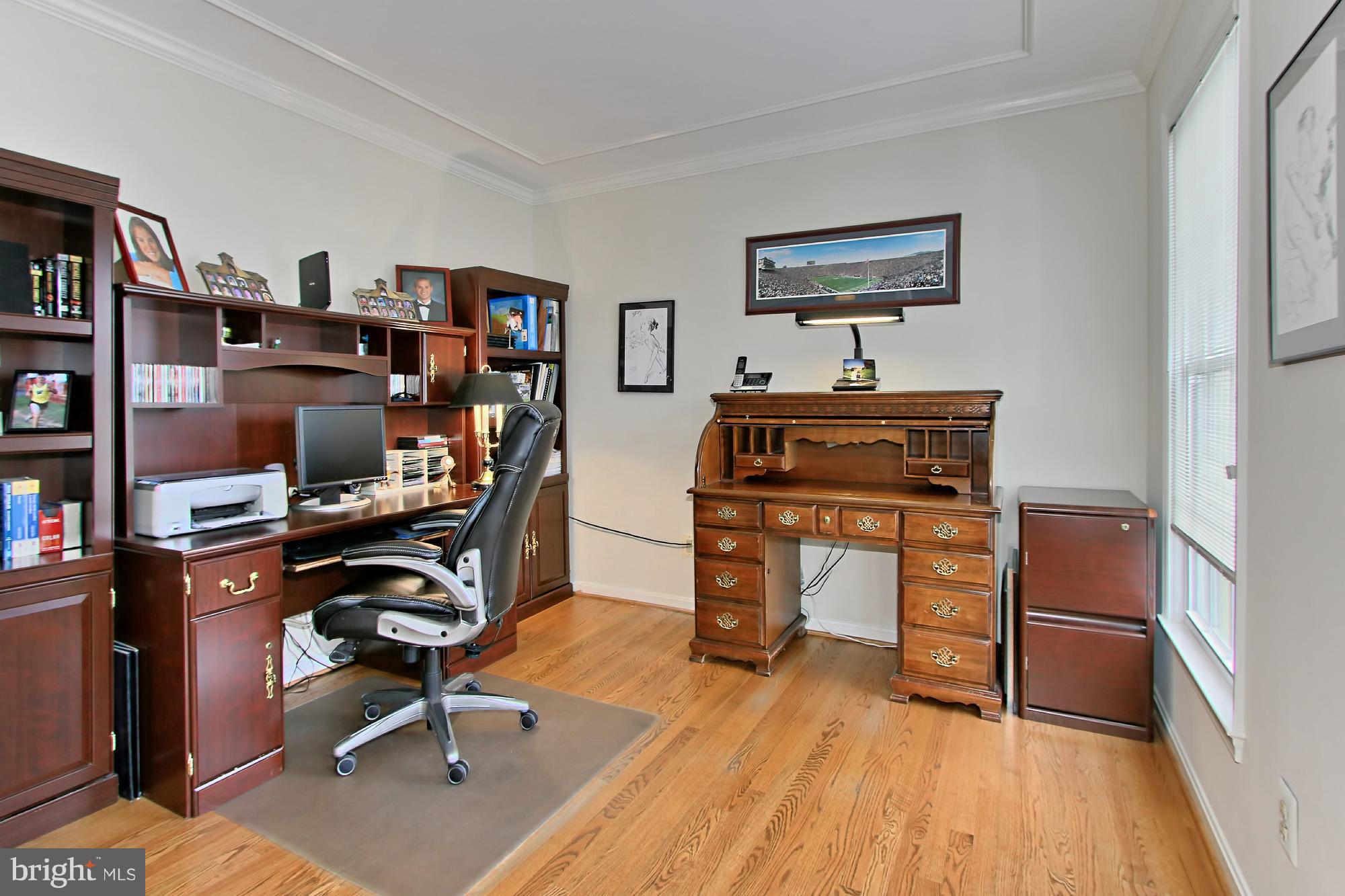 COUNTRY CLUB MANOR - Residential