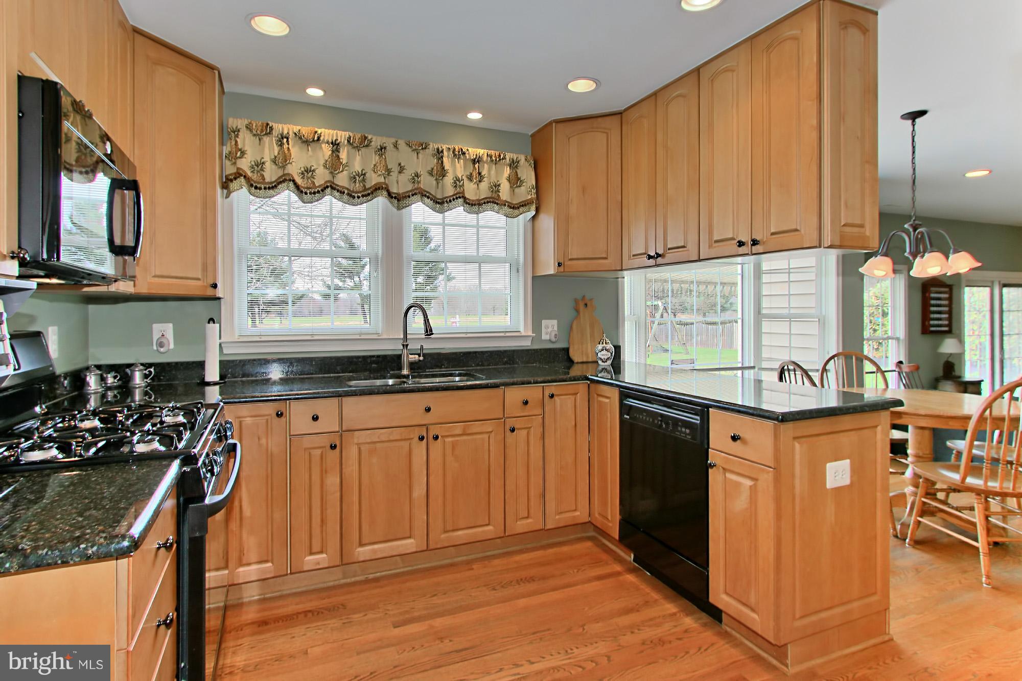 COUNTRY CLUB MANOR - Residential