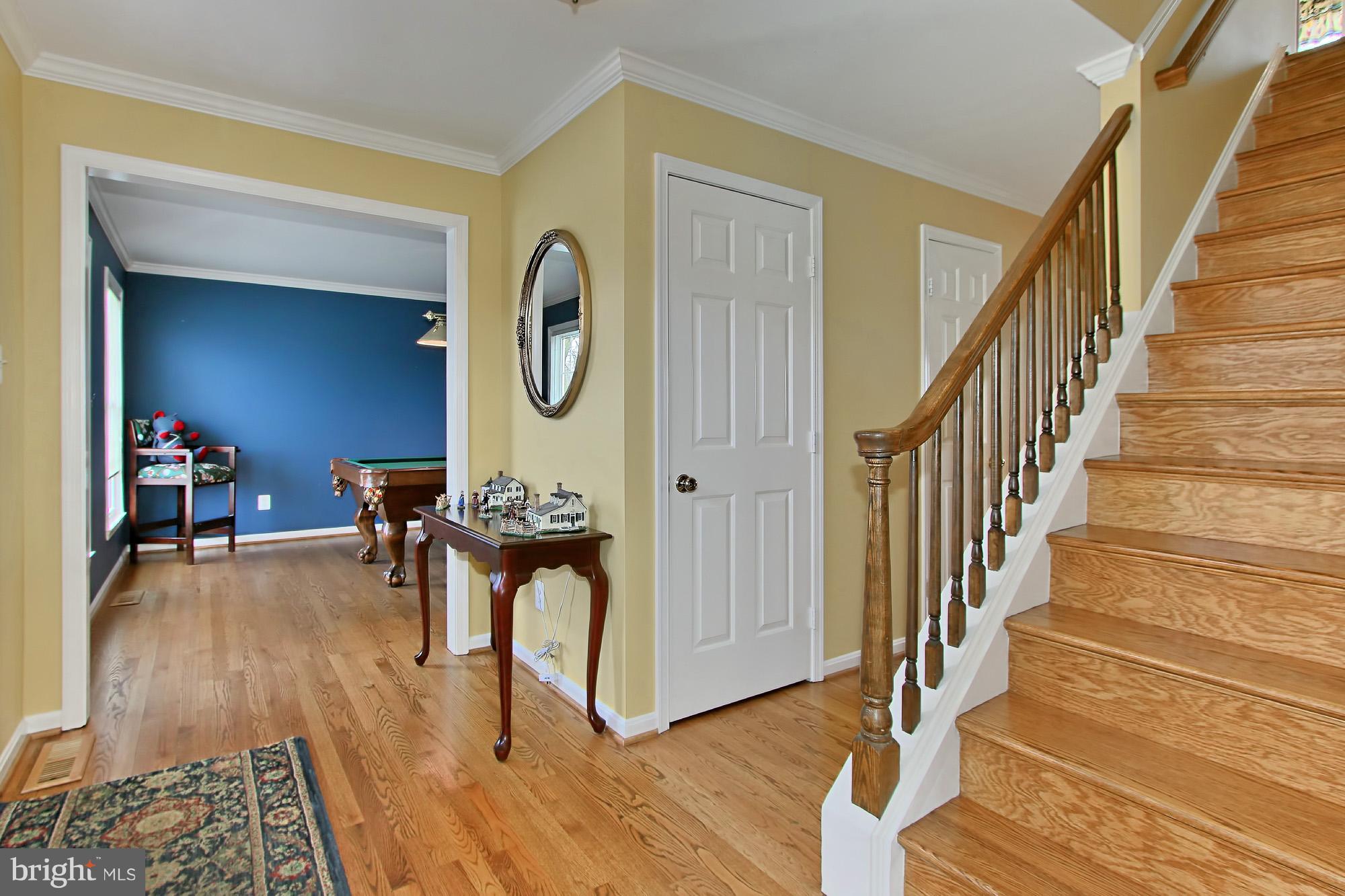 COUNTRY CLUB MANOR - Residential