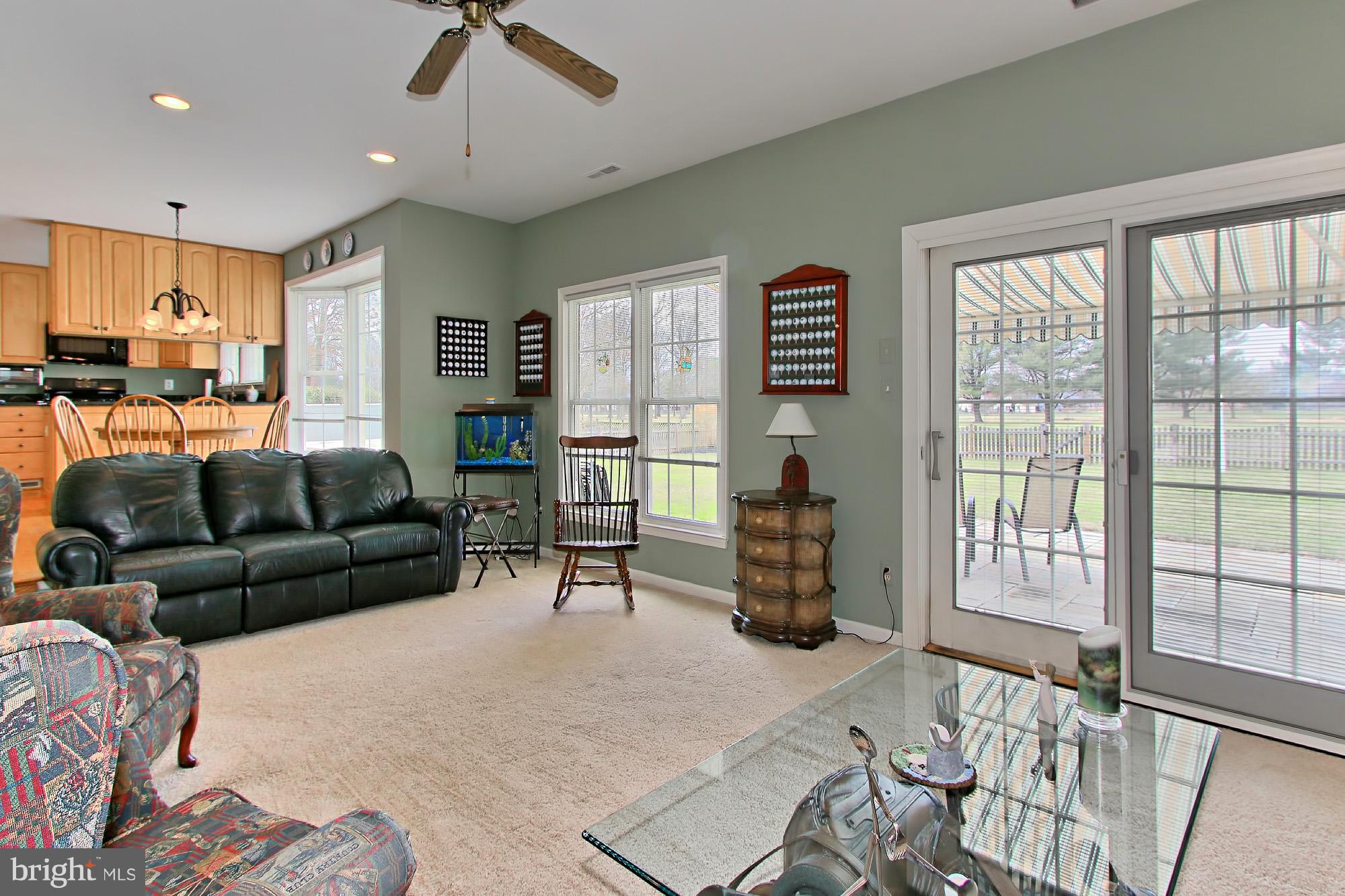 COUNTRY CLUB MANOR - Residential