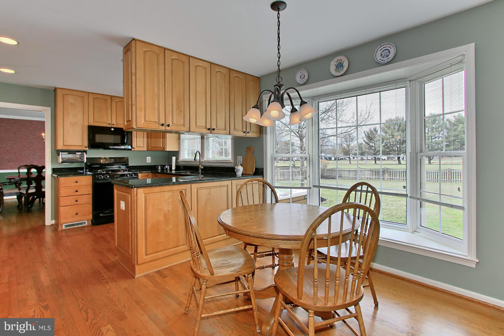 COUNTRY CLUB MANOR - Residential