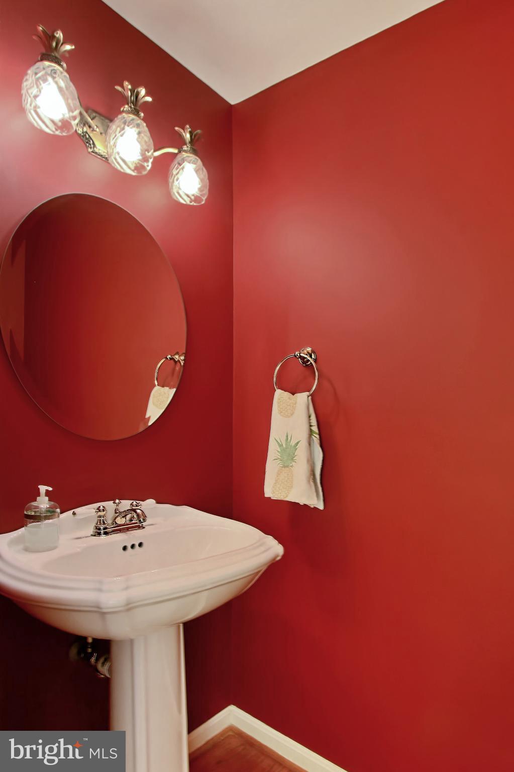 COUNTRY CLUB MANOR - Residential