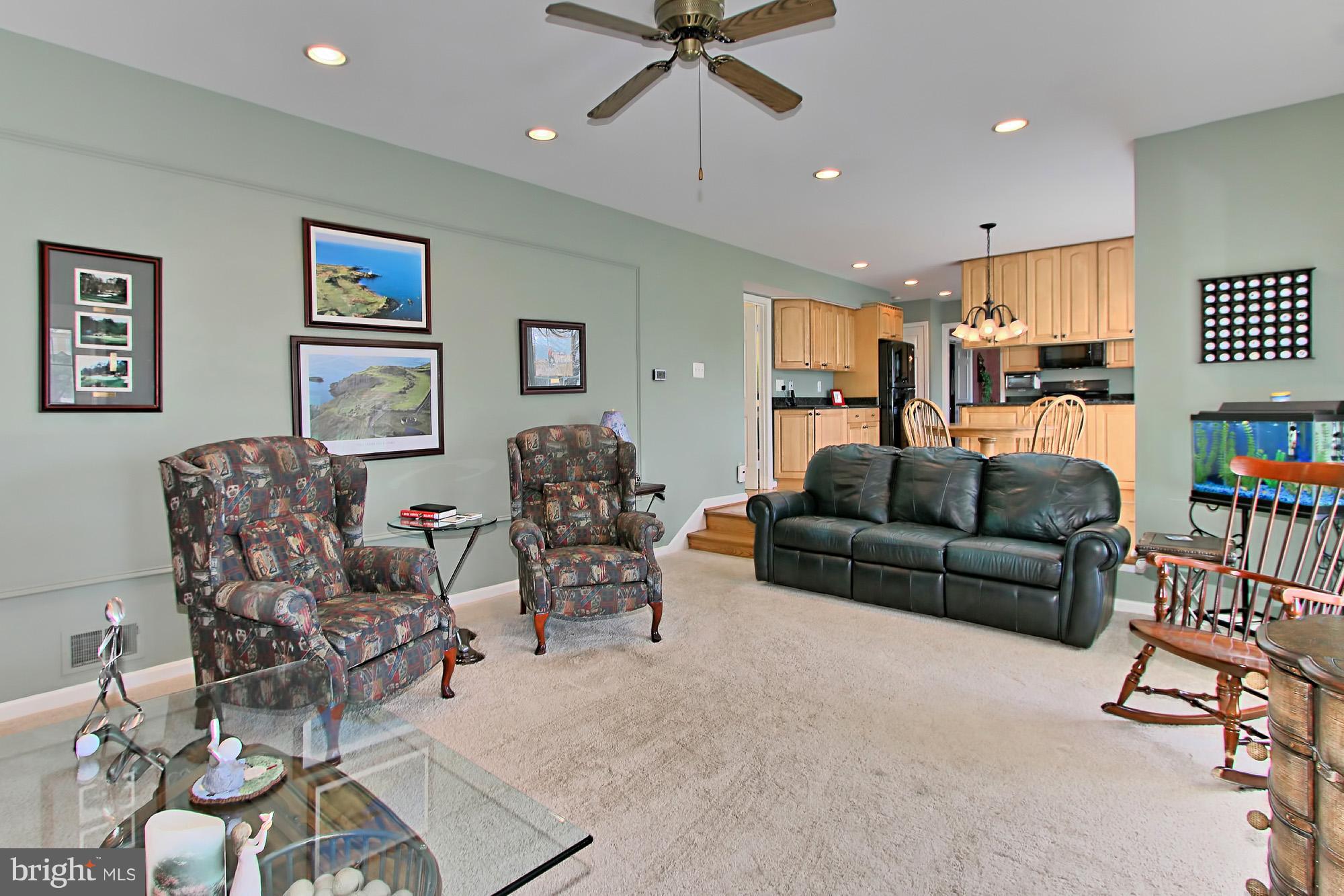 COUNTRY CLUB MANOR - Residential