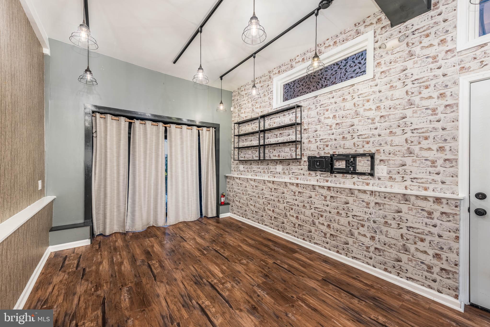 398 WASHINGTON AVENUE