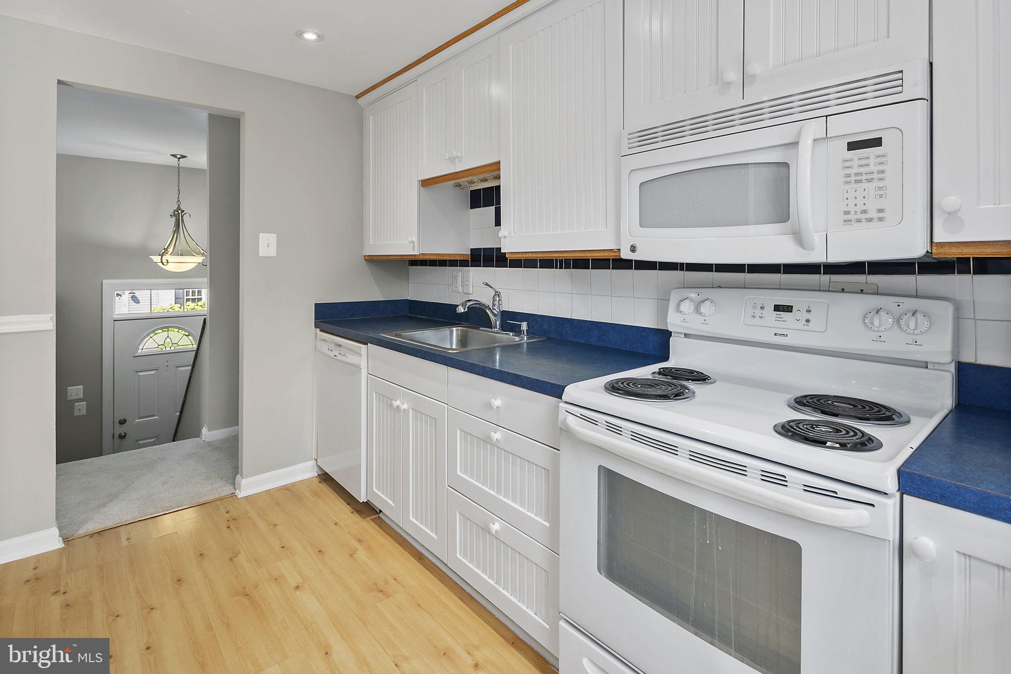 FOX MILL ESTATES - Residential