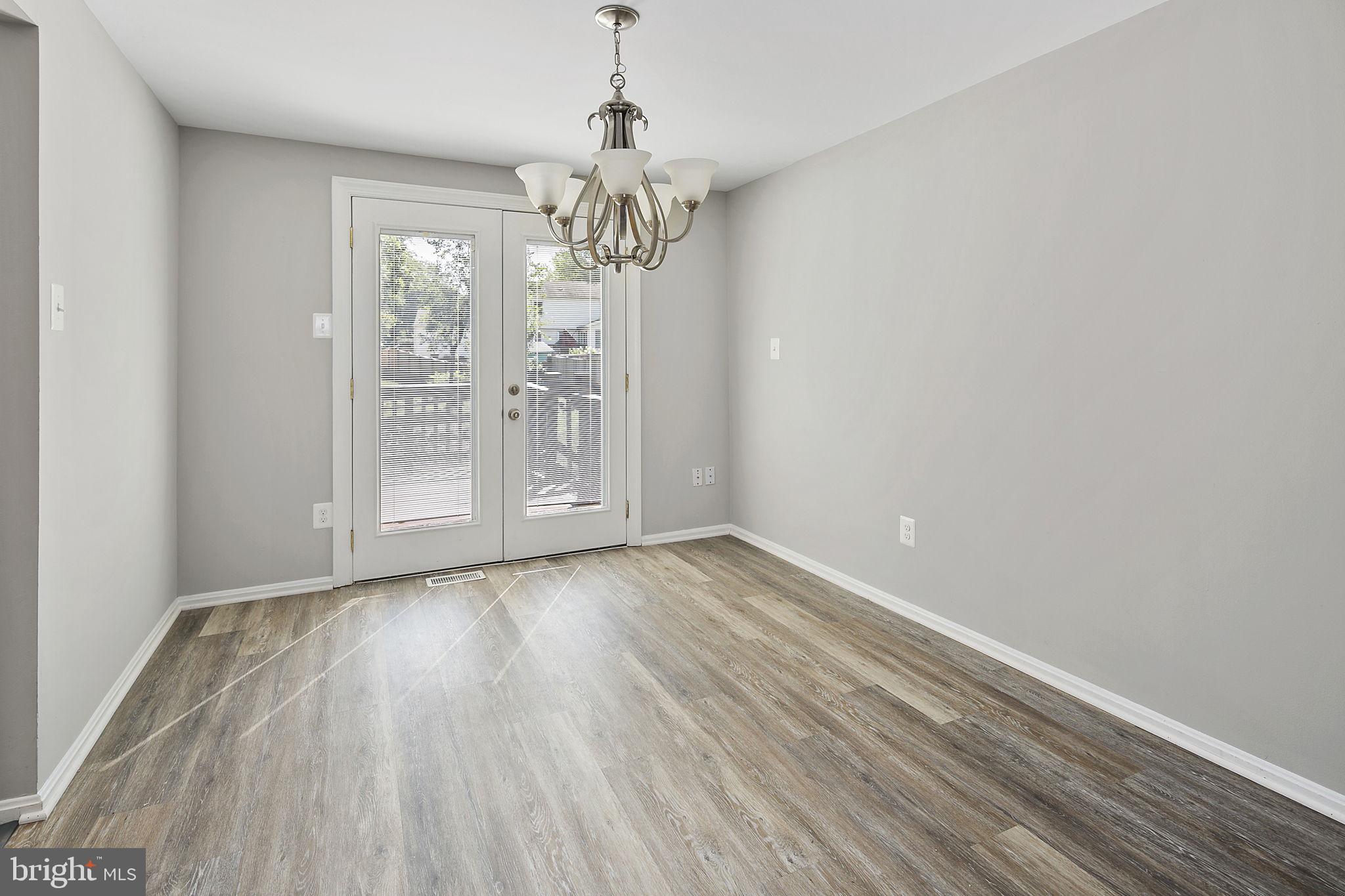 FOX MILL ESTATES - Residential