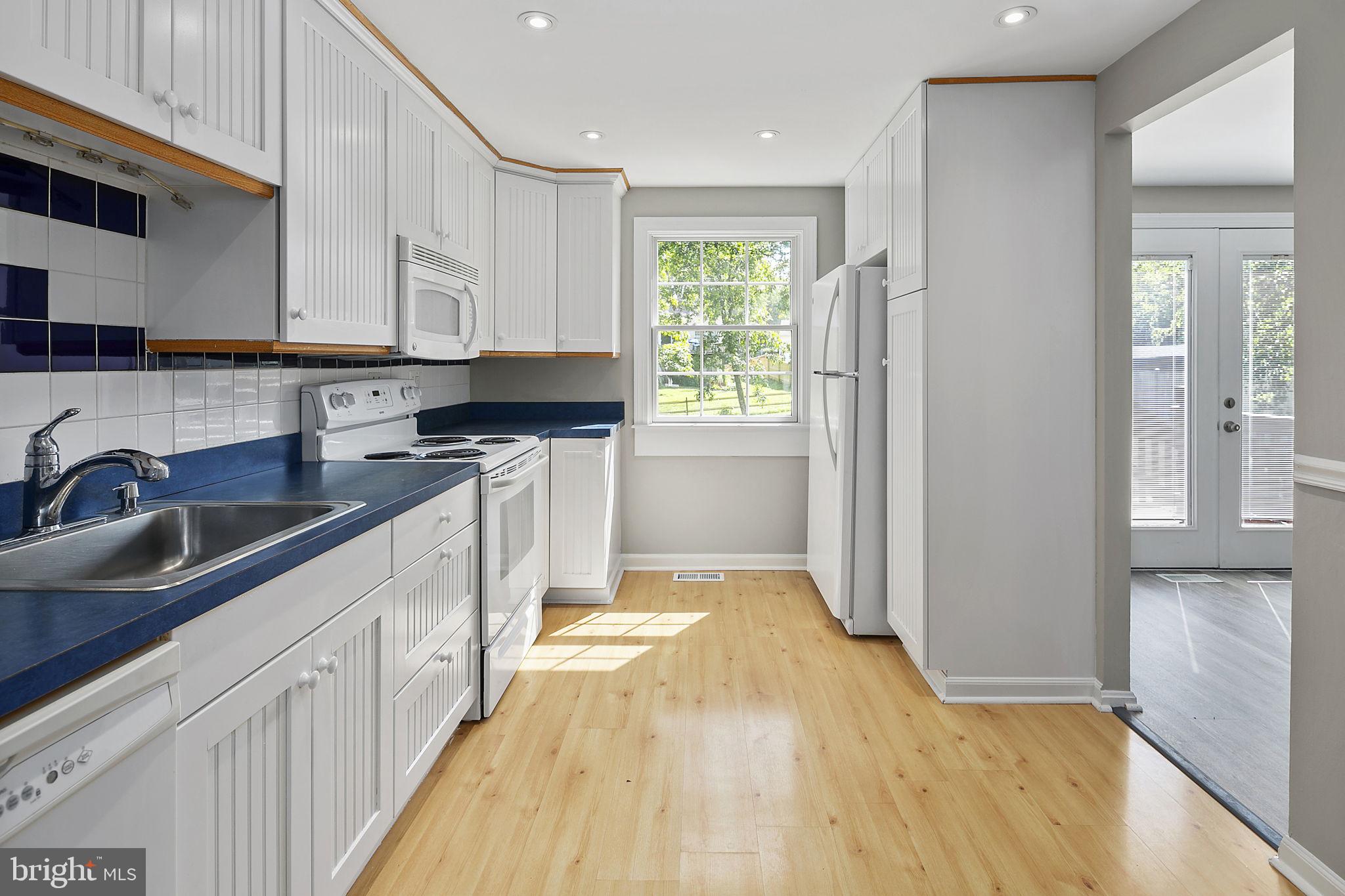 FOX MILL ESTATES - Residential