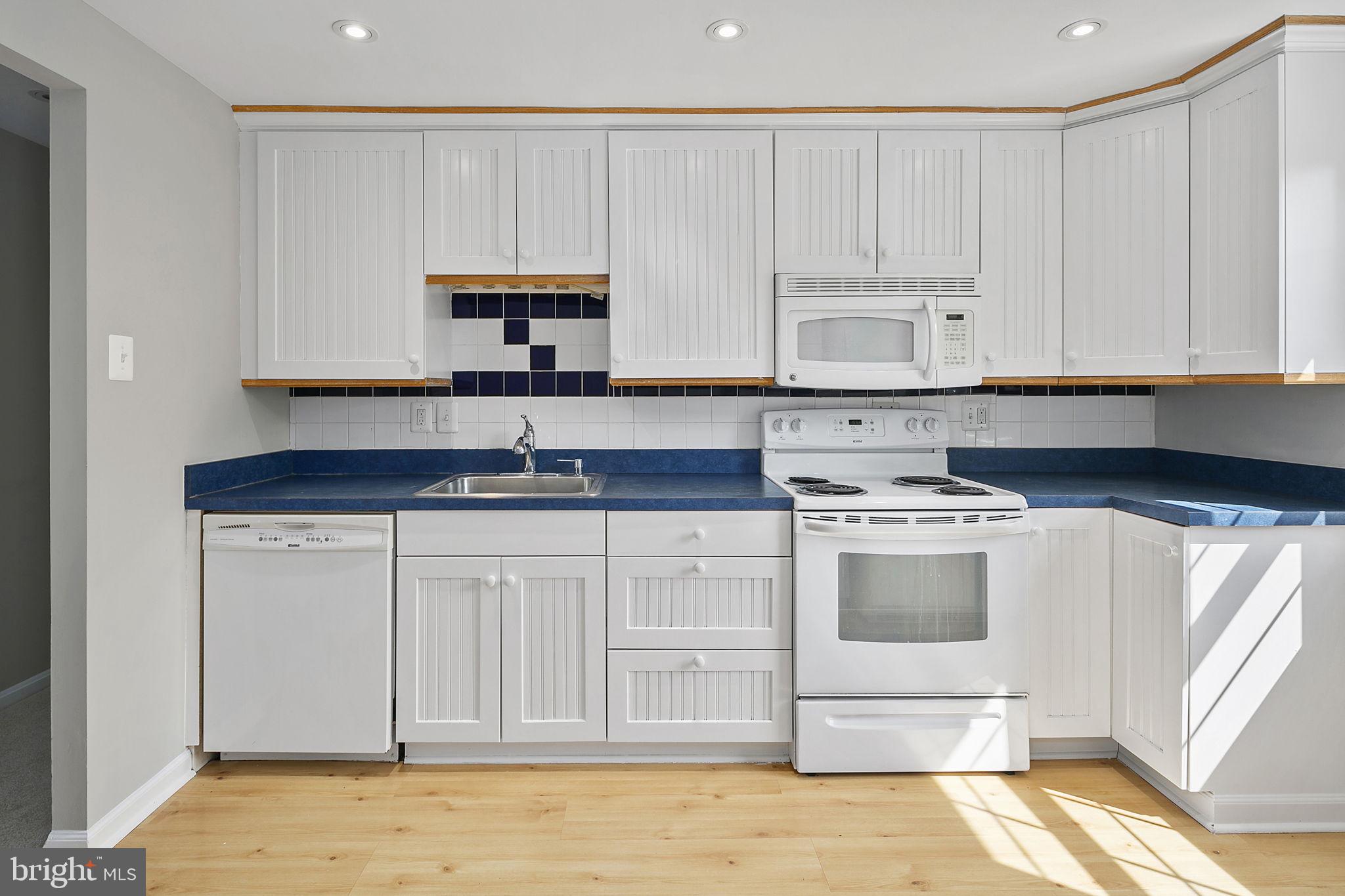 FOX MILL ESTATES - Residential