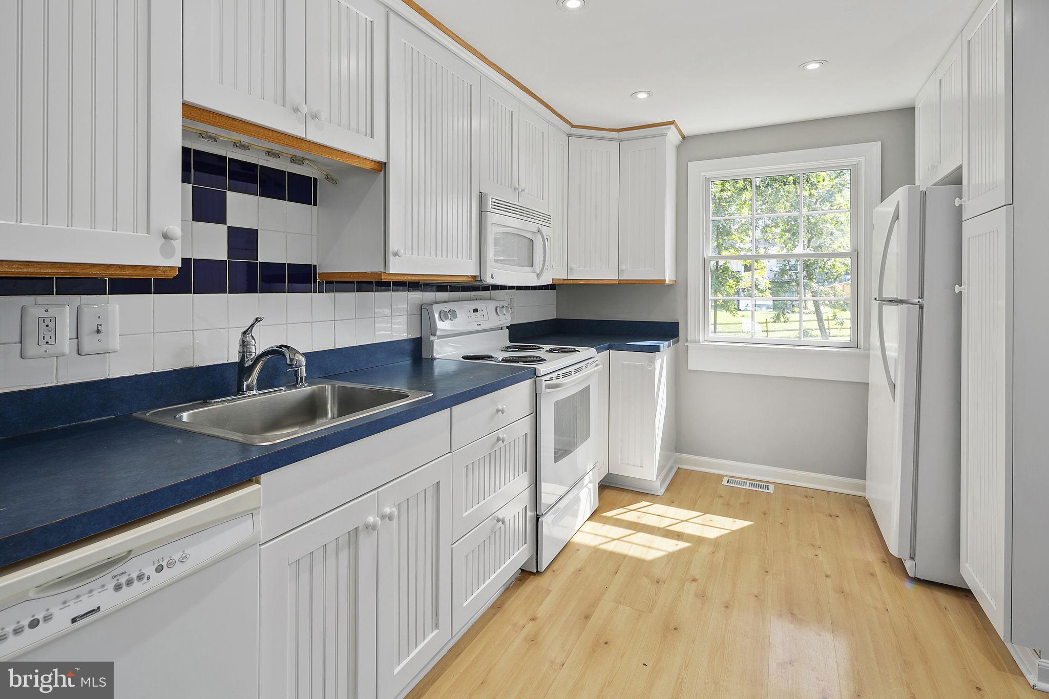 FOX MILL ESTATES - Residential