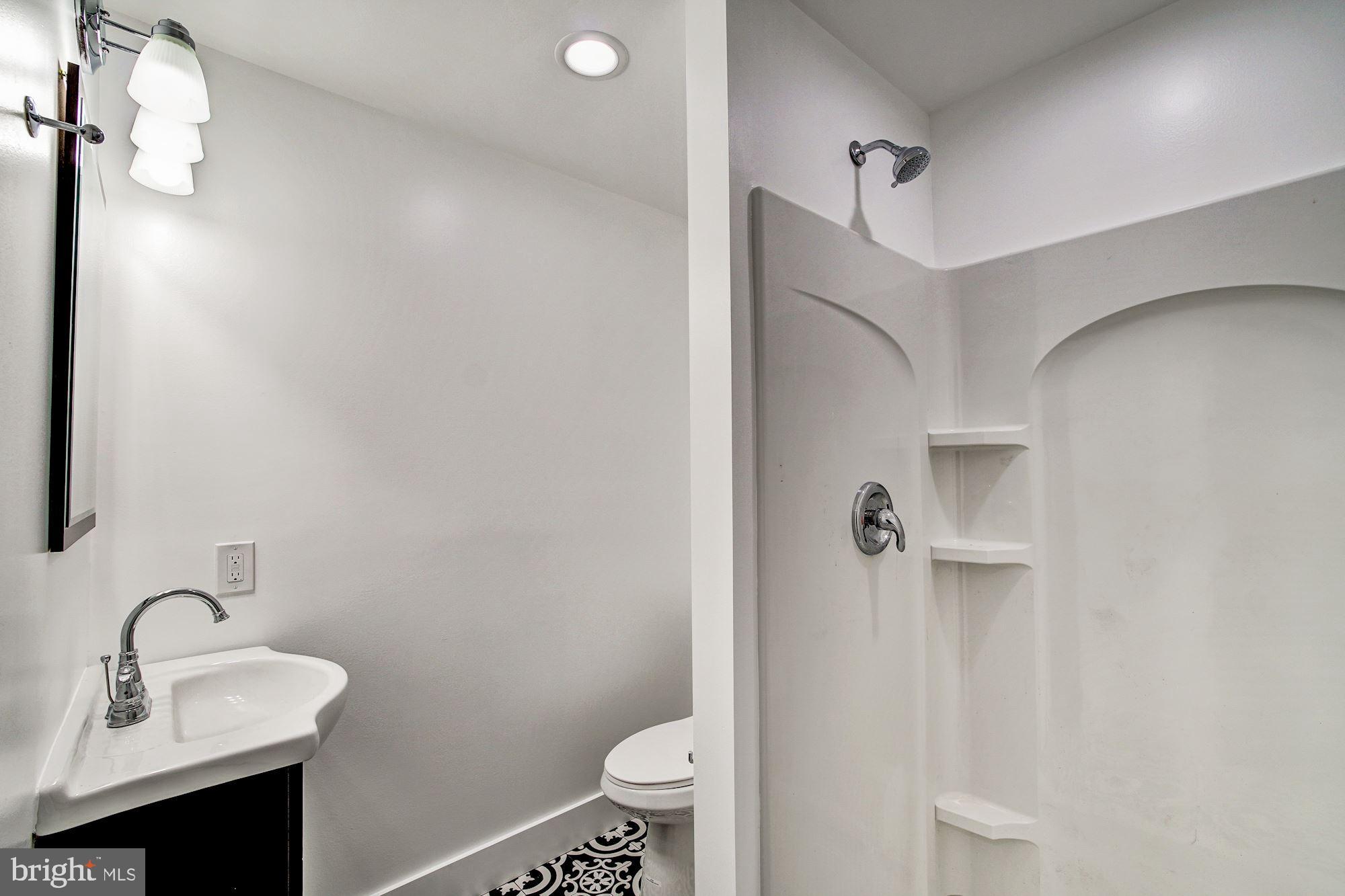 PORT RICHMOND - Residential Lease