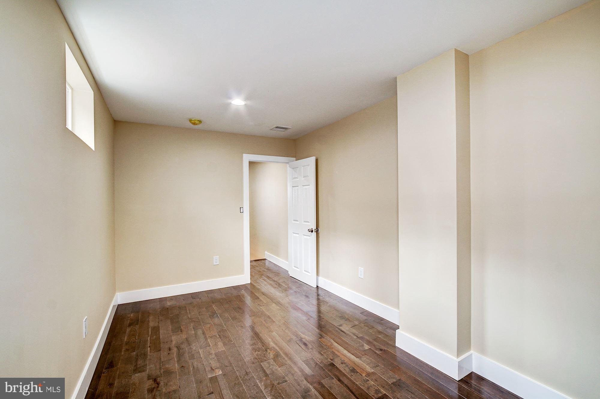 PORT RICHMOND - Residential Lease