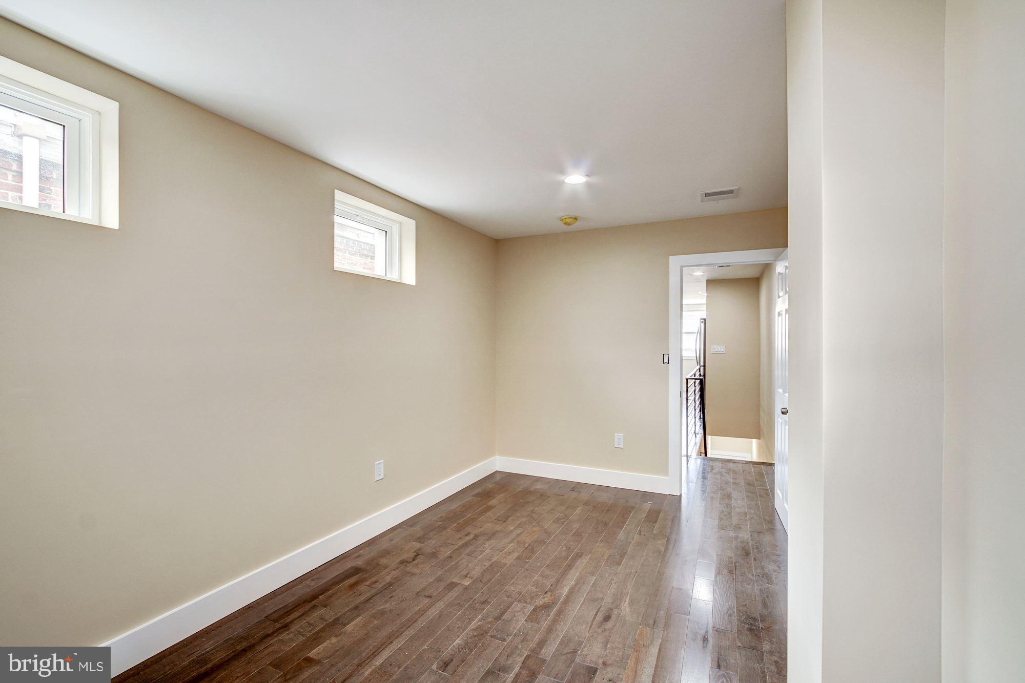 PORT RICHMOND - Residential Lease