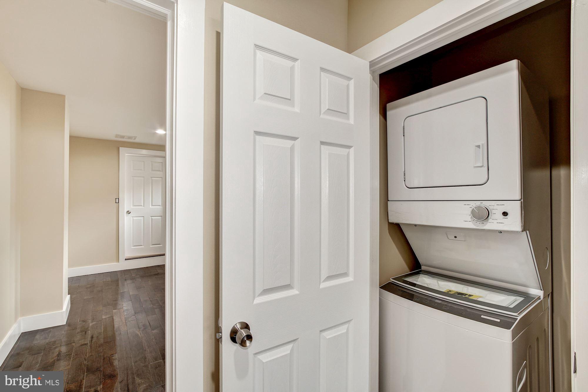 PORT RICHMOND - Residential Lease