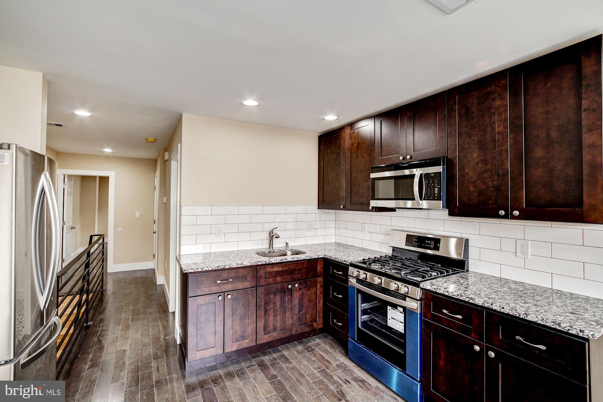 PORT RICHMOND - Residential Lease