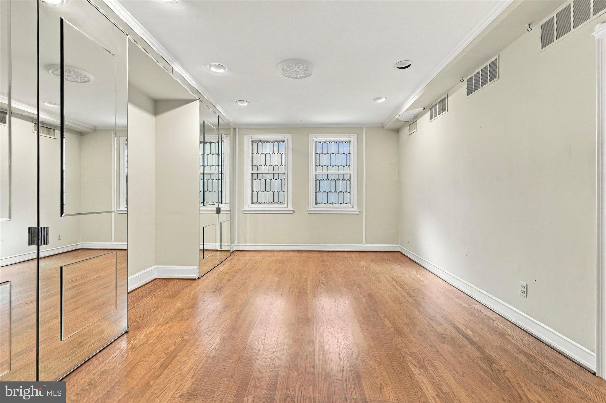 1901 WALNUT STREET 6A