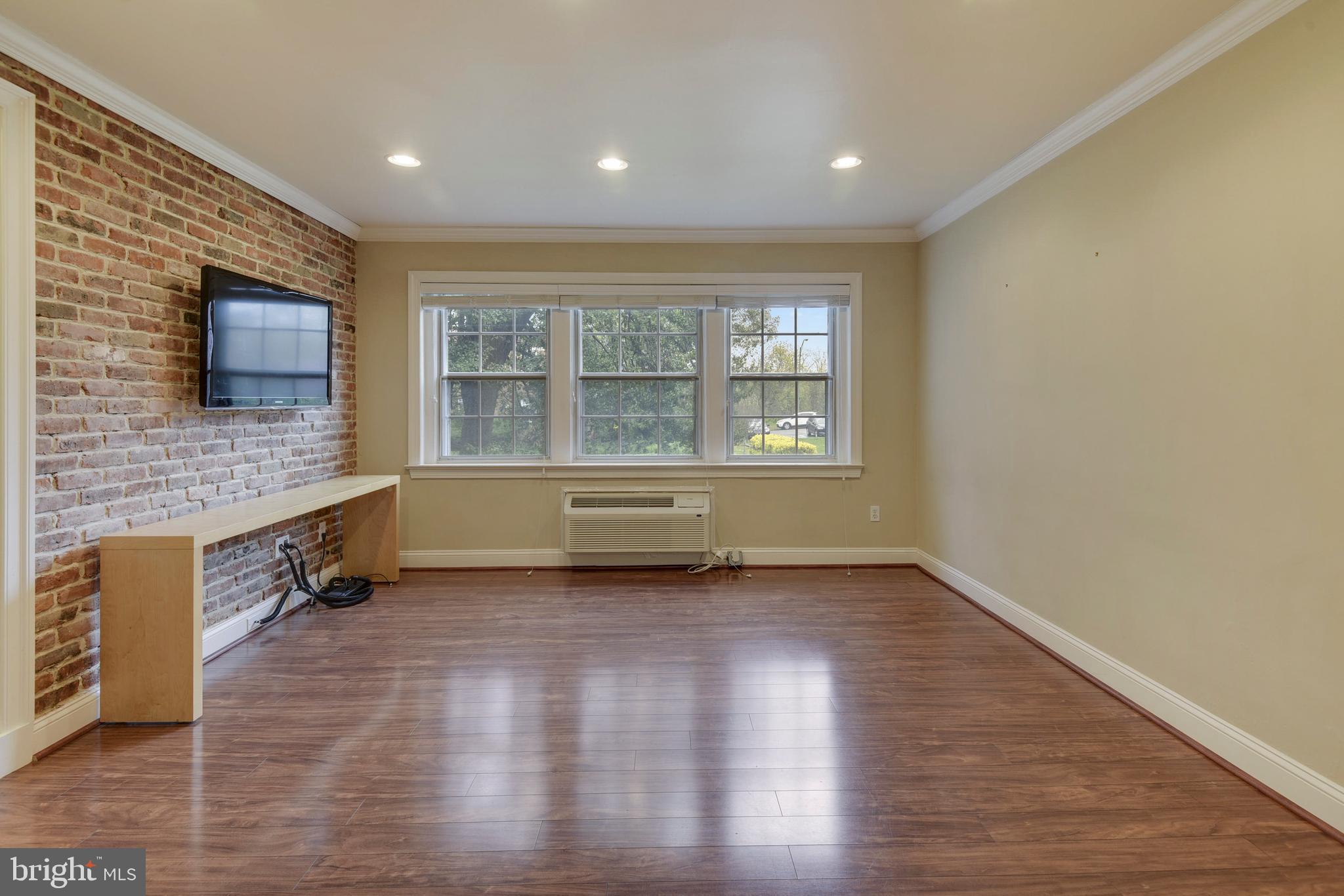 POTOWMACK CROSSING - Residential Lease