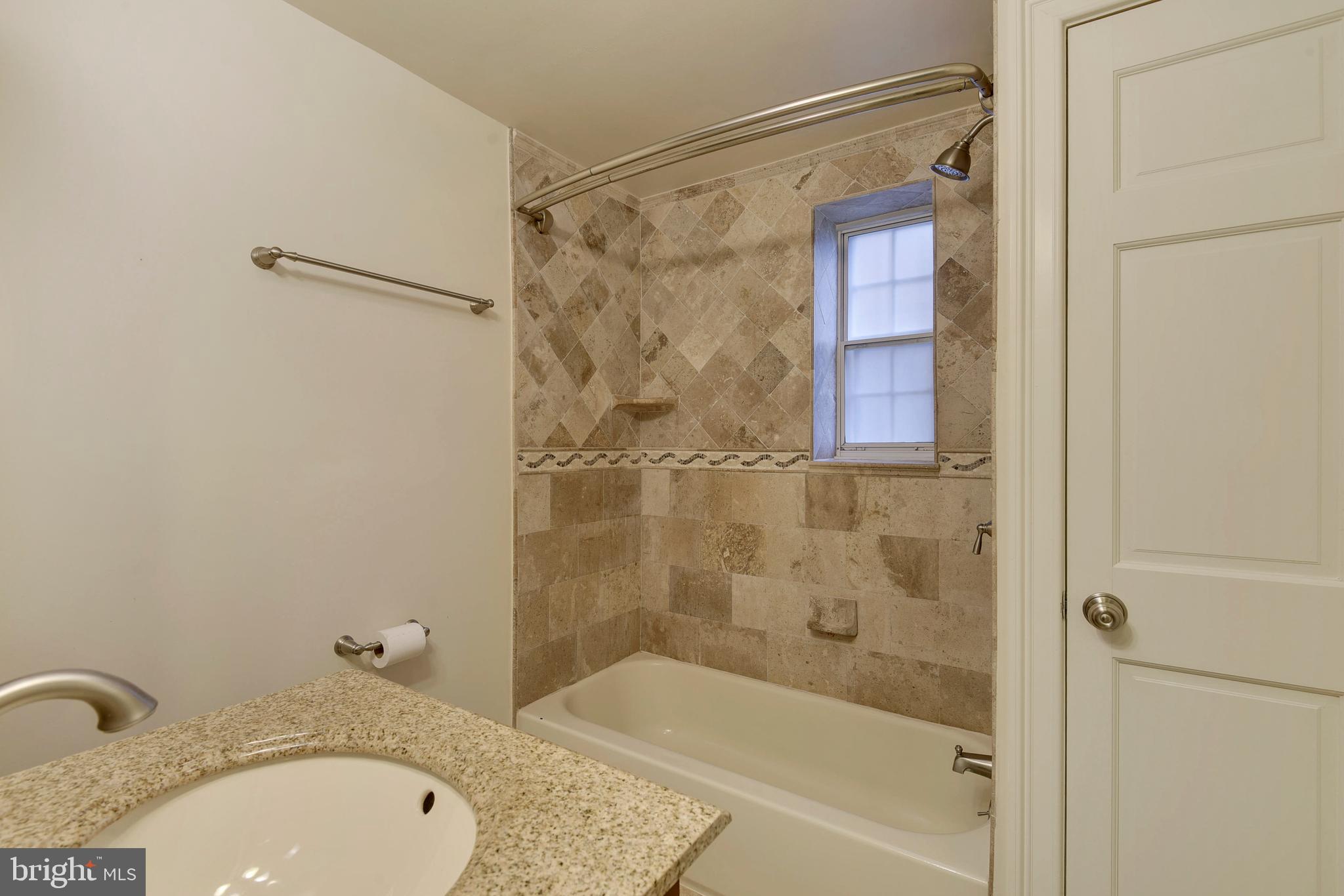 POTOWMACK CROSSING - Residential Lease