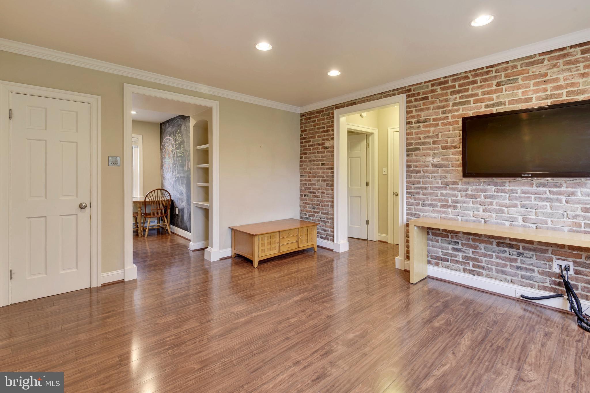 POTOWMACK CROSSING - Residential Lease