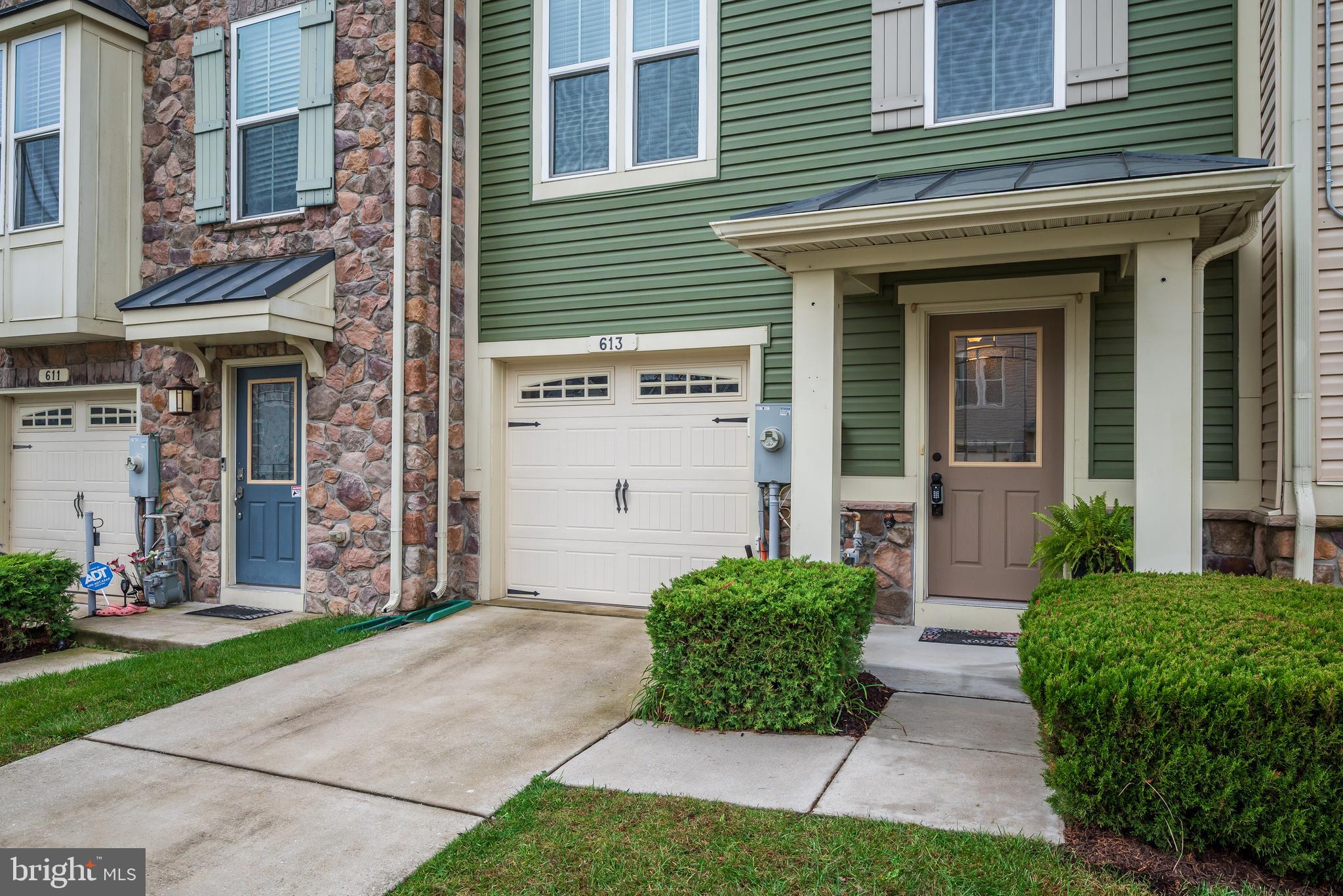 613 FOXWOOD DRIVE