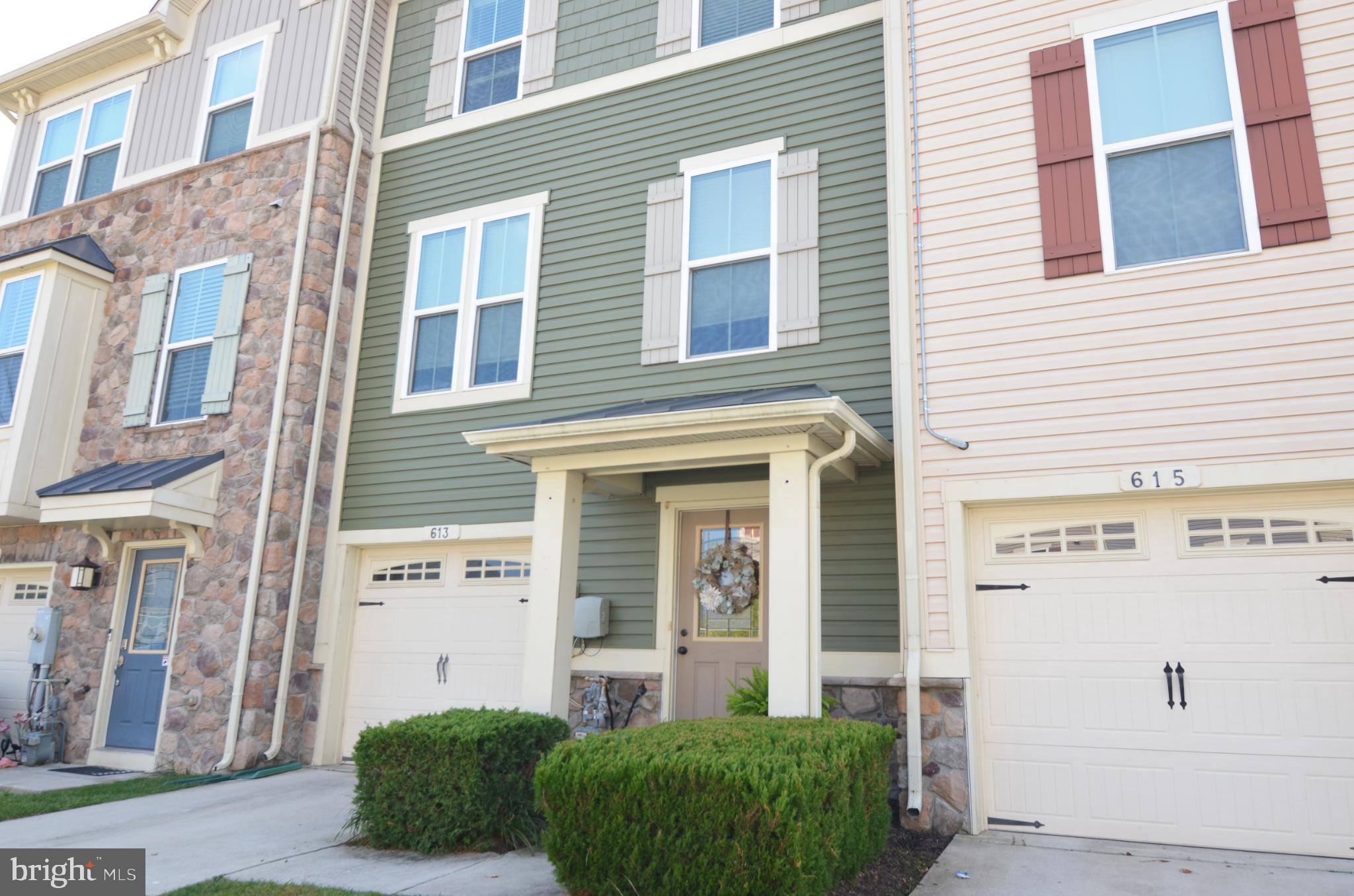 613 FOXWOOD DRIVE