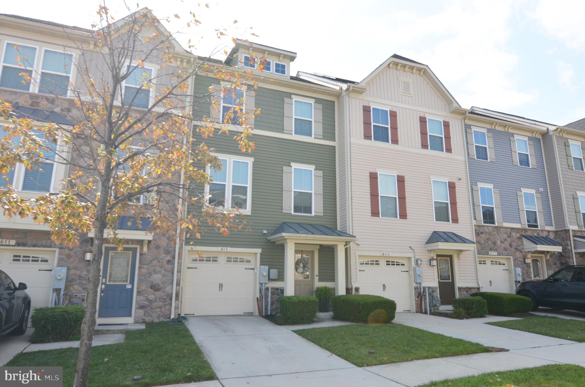 613 FOXWOOD DRIVE