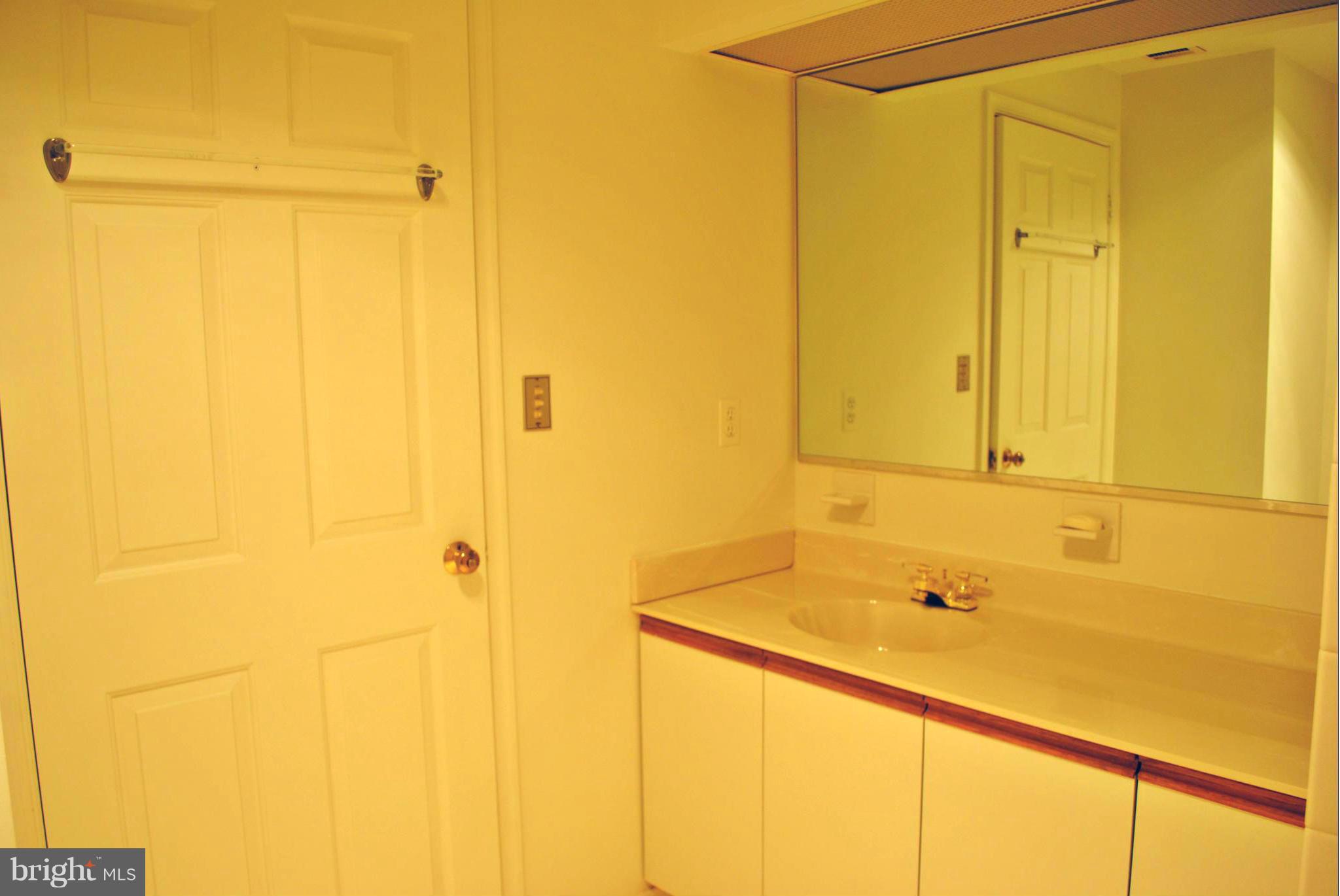 TOWSONGATE - Residential Lease