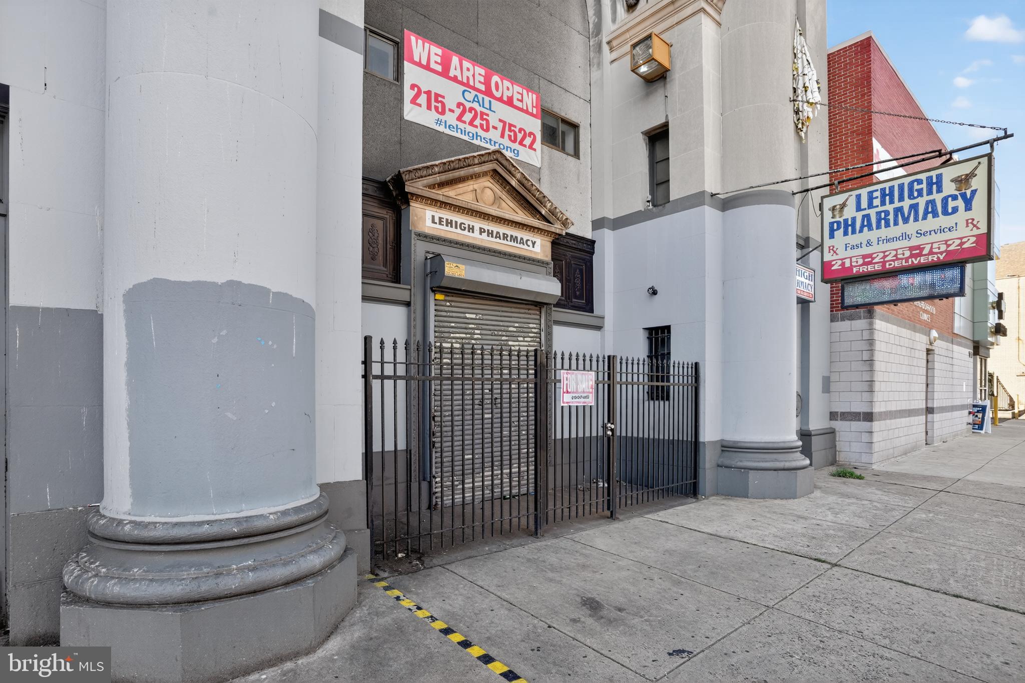 Main image without alt text