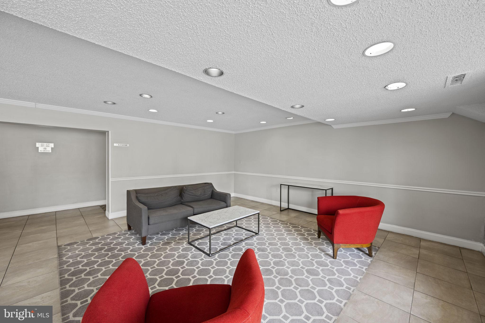 LAFAYETTE PARK CONDOMINIUM - Residential Lease