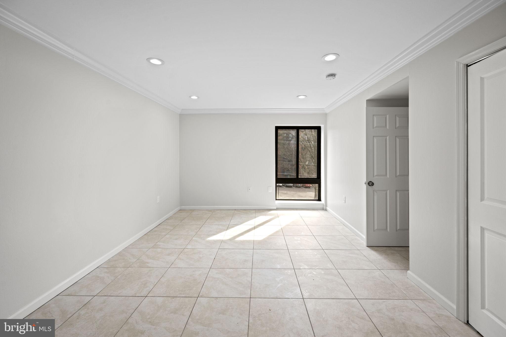 LAFAYETTE PARK CONDOMINIUM - Residential Lease