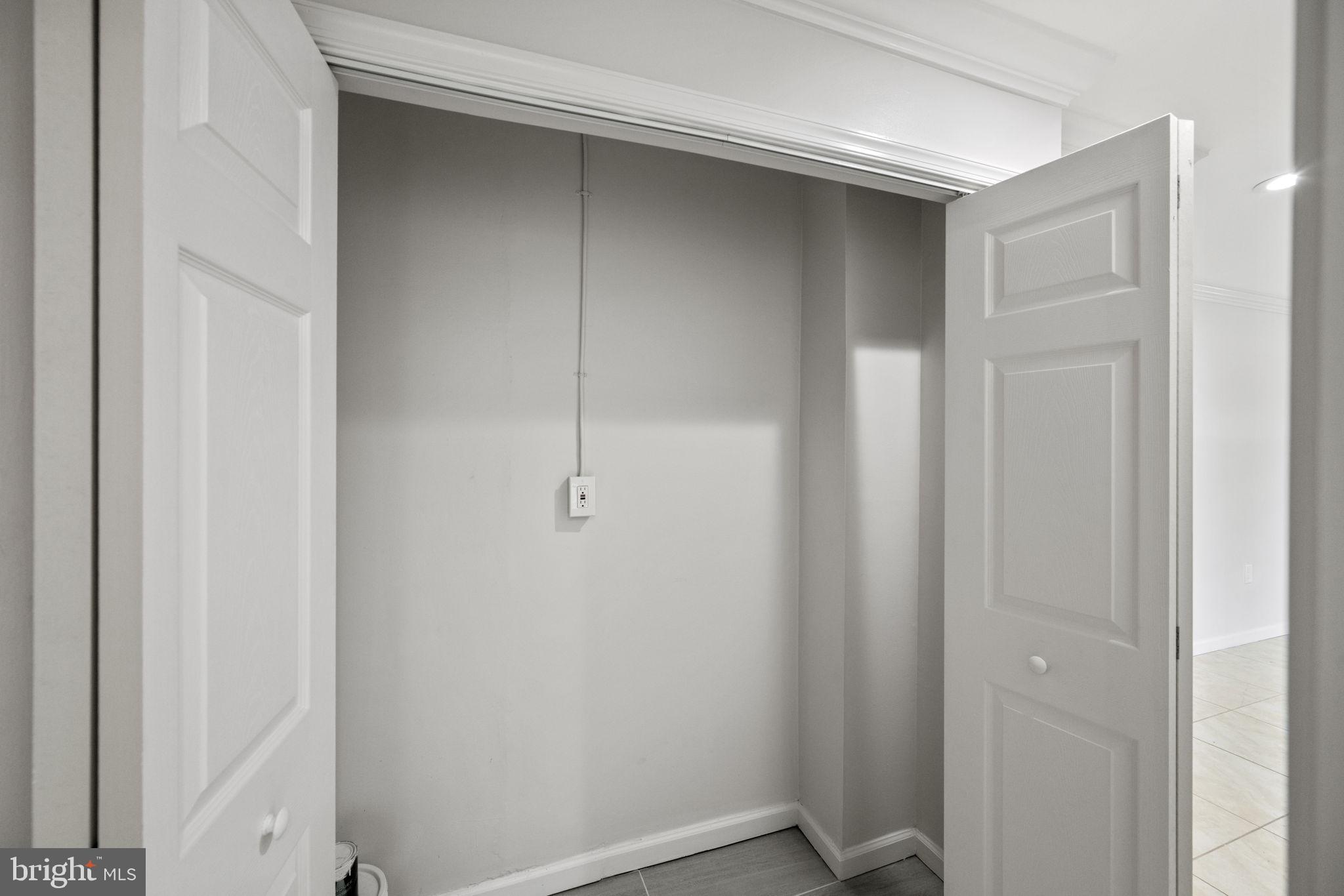 LAFAYETTE PARK CONDOMINIUM - Residential Lease