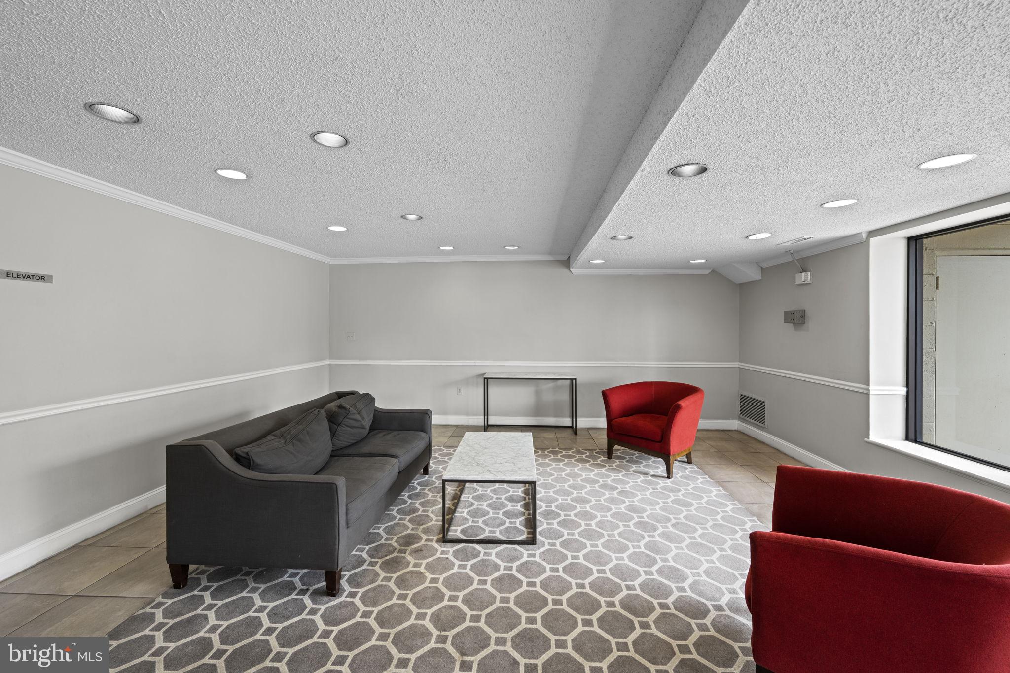 LAFAYETTE PARK CONDOMINIUM - Residential Lease