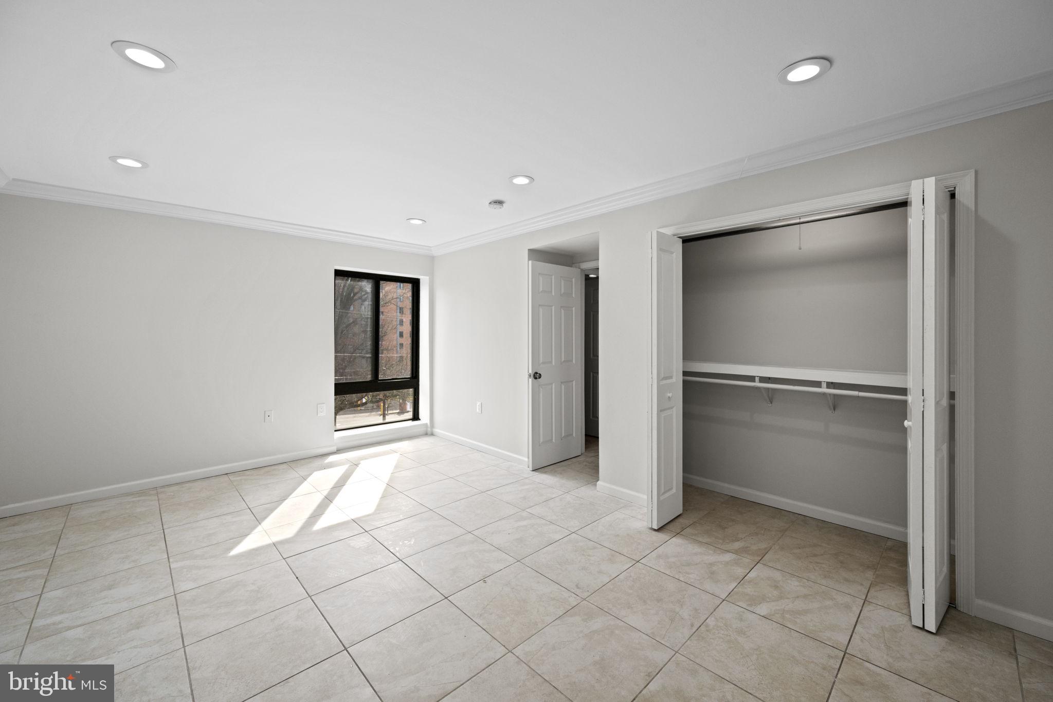 LAFAYETTE PARK CONDOMINIUM - Residential Lease