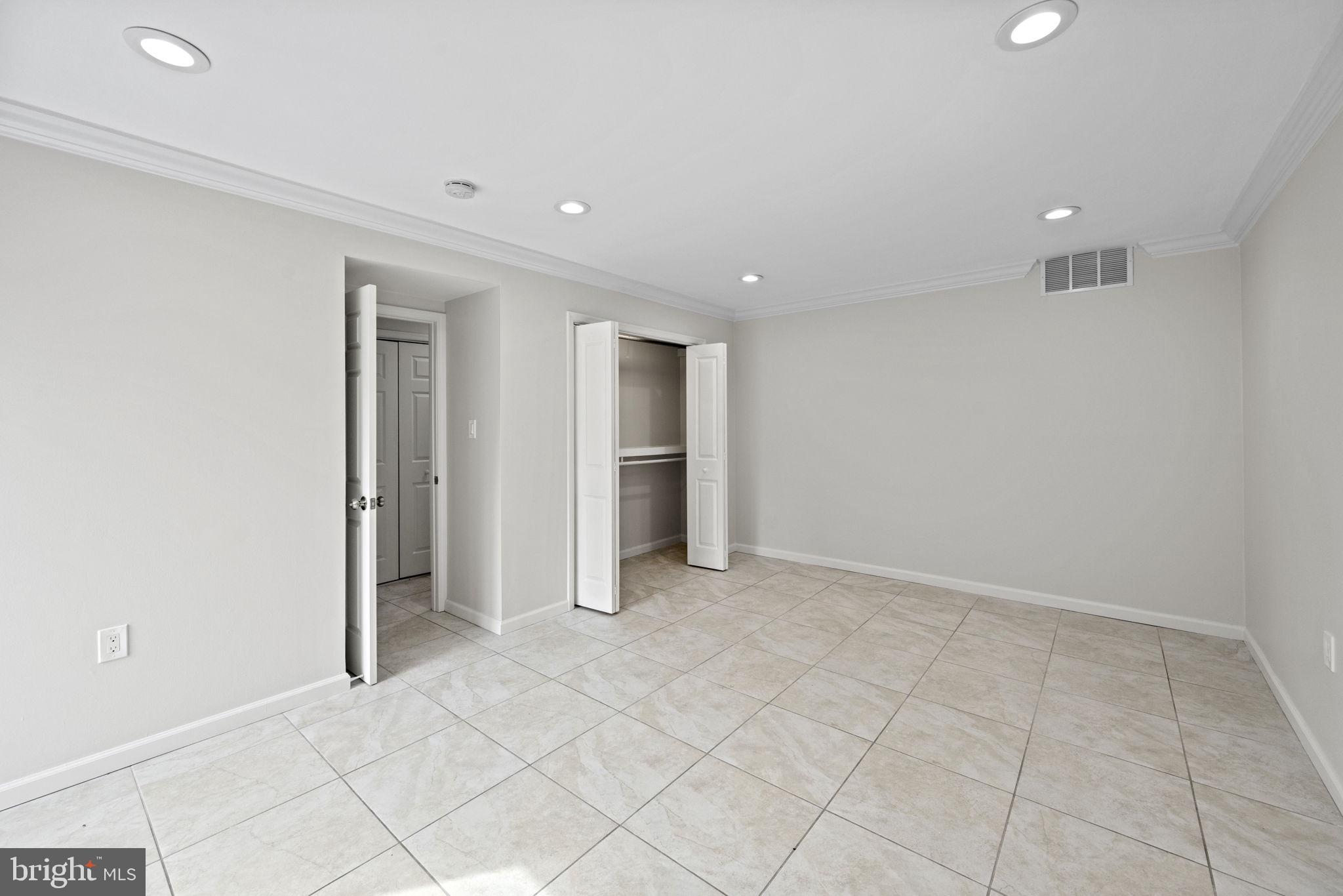 LAFAYETTE PARK CONDOMINIUM - Residential Lease