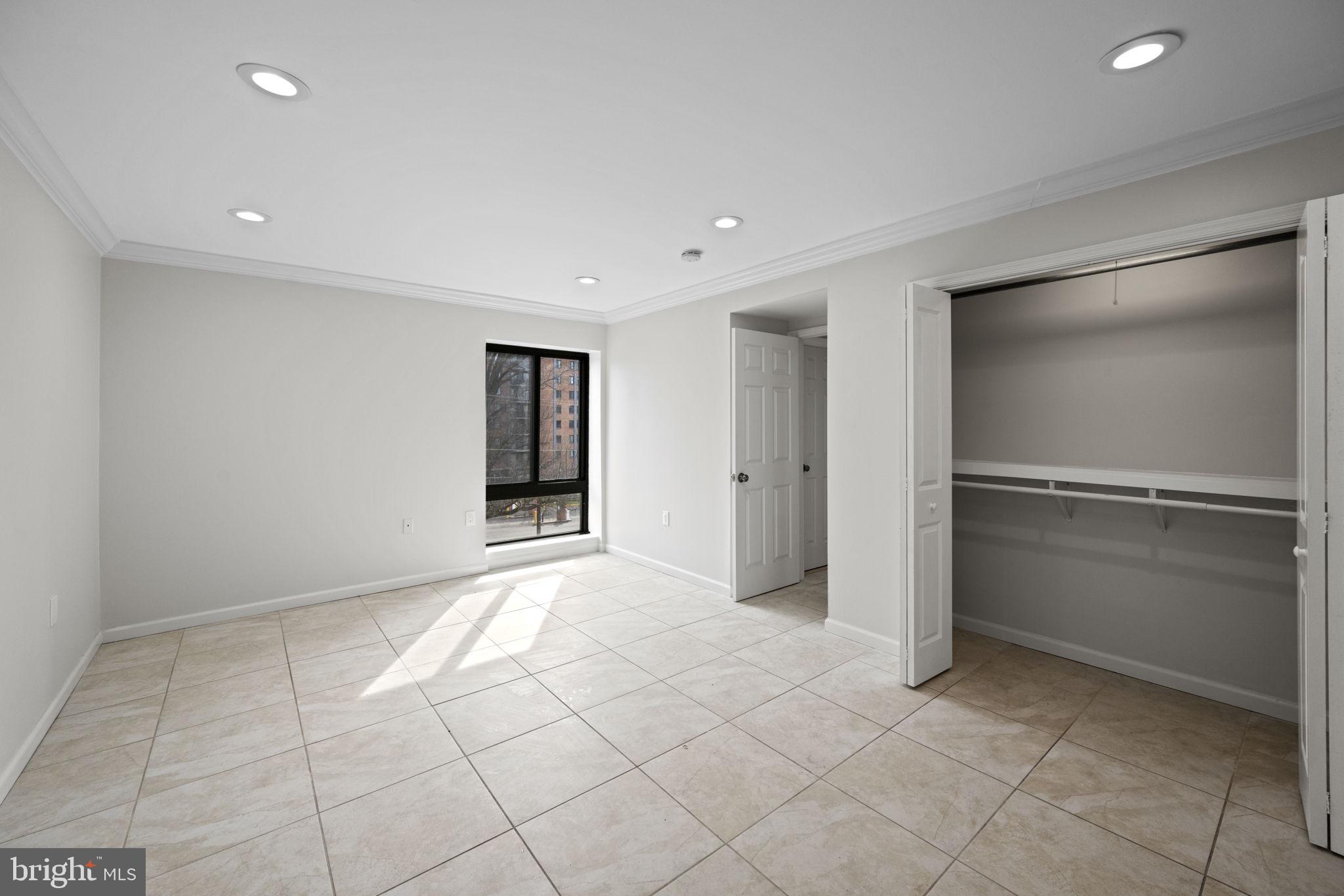 LAFAYETTE PARK CONDOMINIUM - Residential Lease