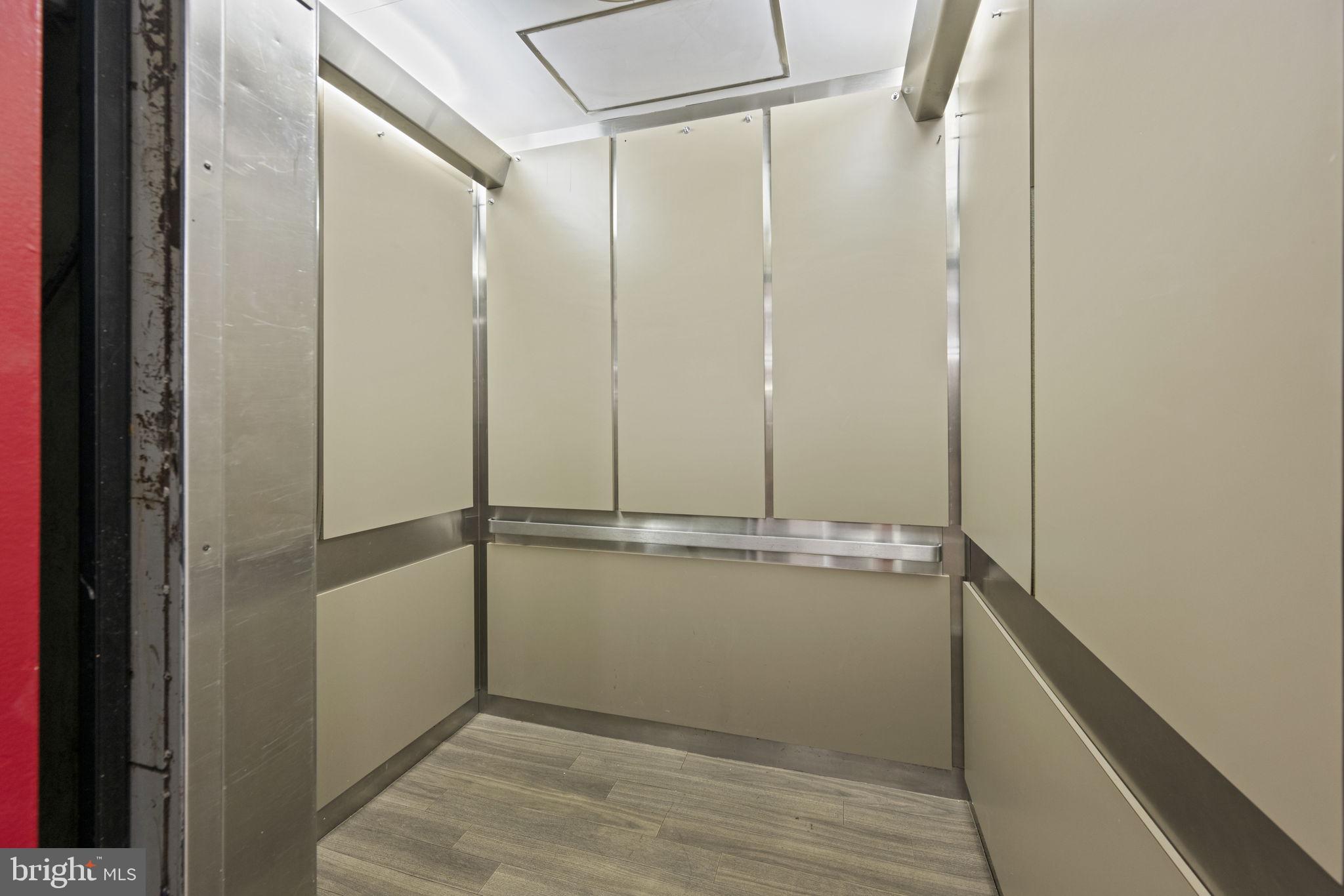 LAFAYETTE PARK CONDOMINIUM - Residential Lease