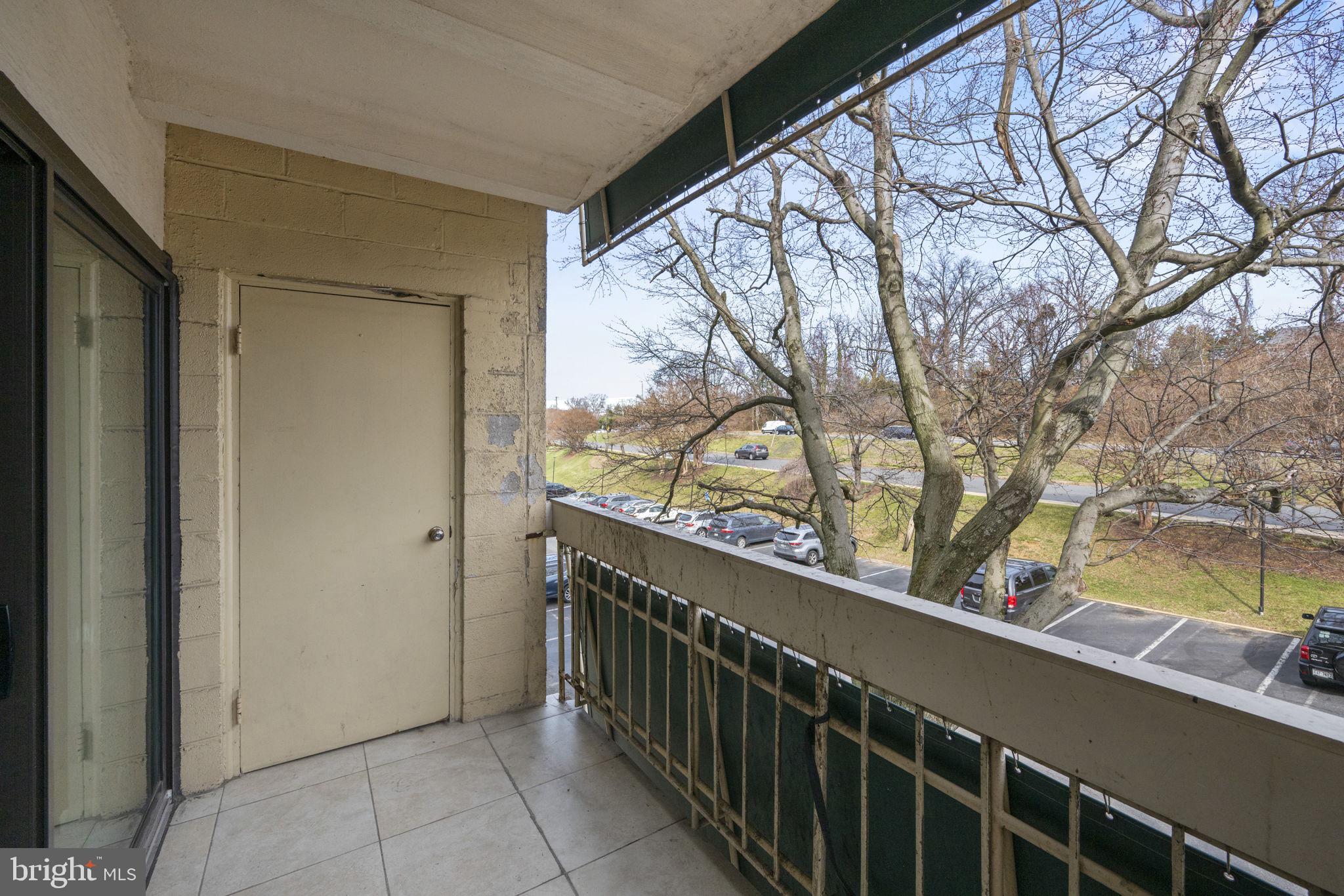 LAFAYETTE PARK CONDOMINIUM - Residential Lease