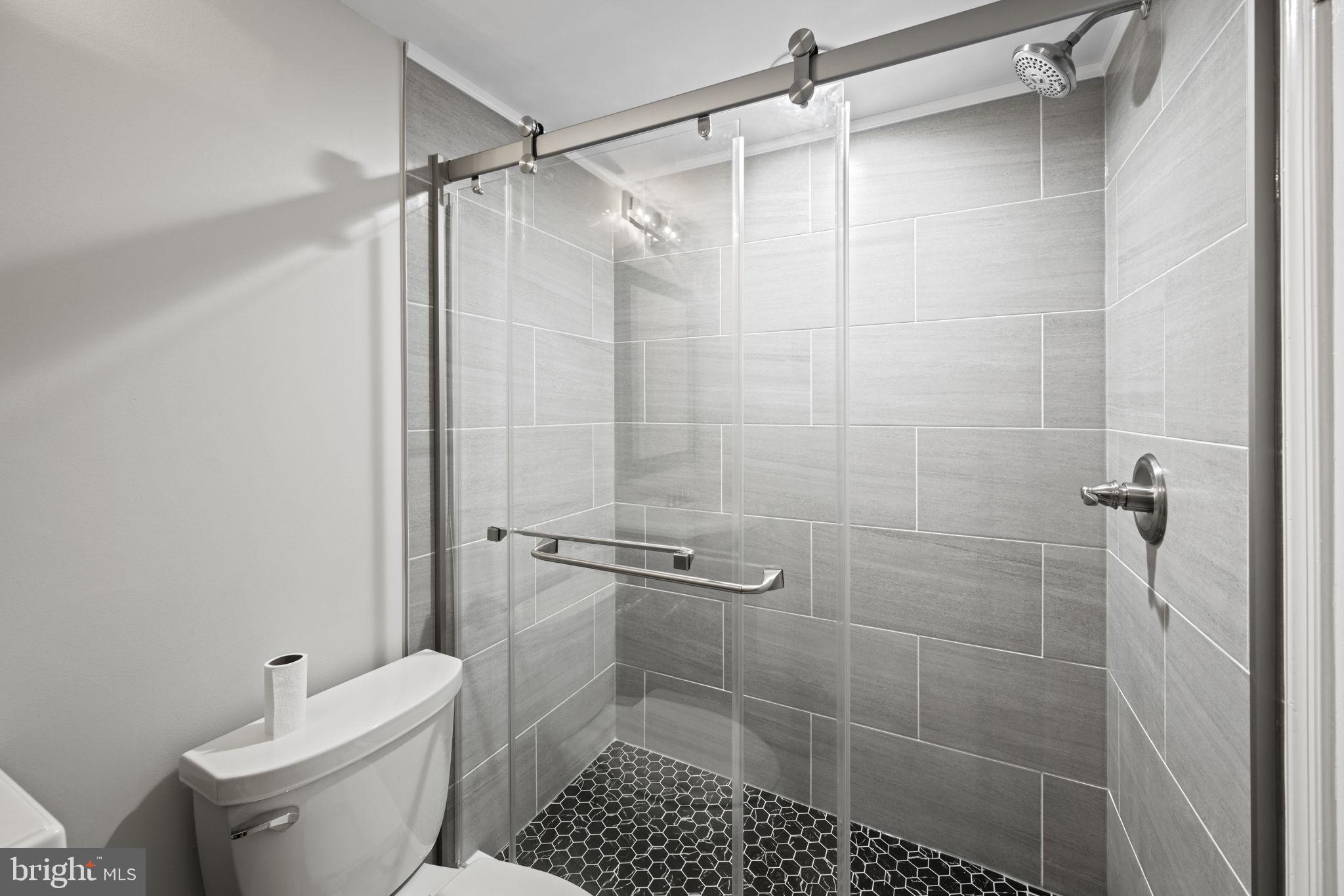 LAFAYETTE PARK CONDOMINIUM - Residential Lease