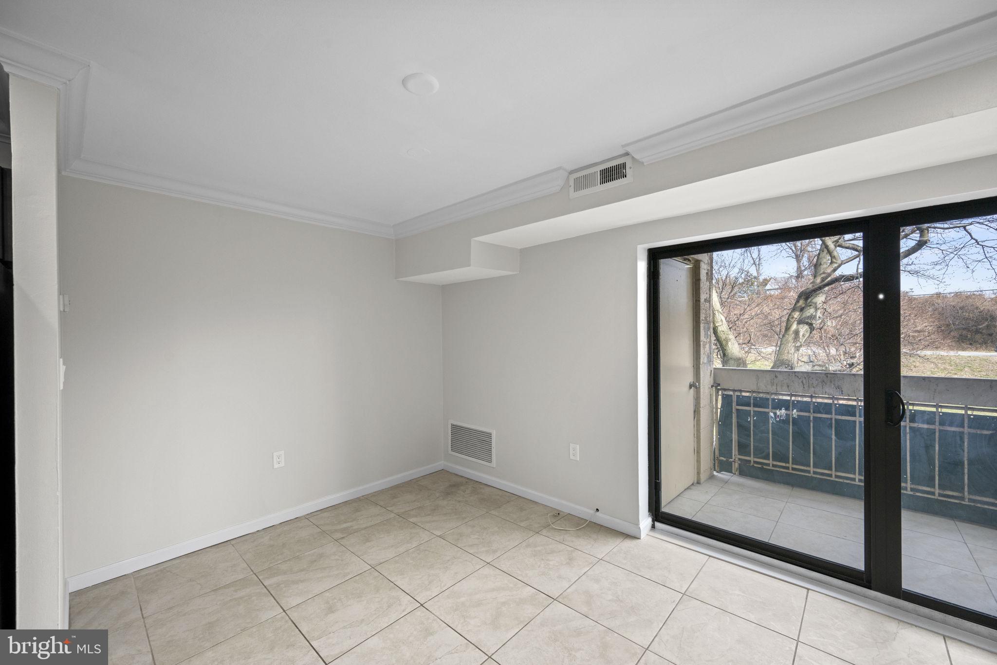 LAFAYETTE PARK CONDOMINIUM - Residential Lease