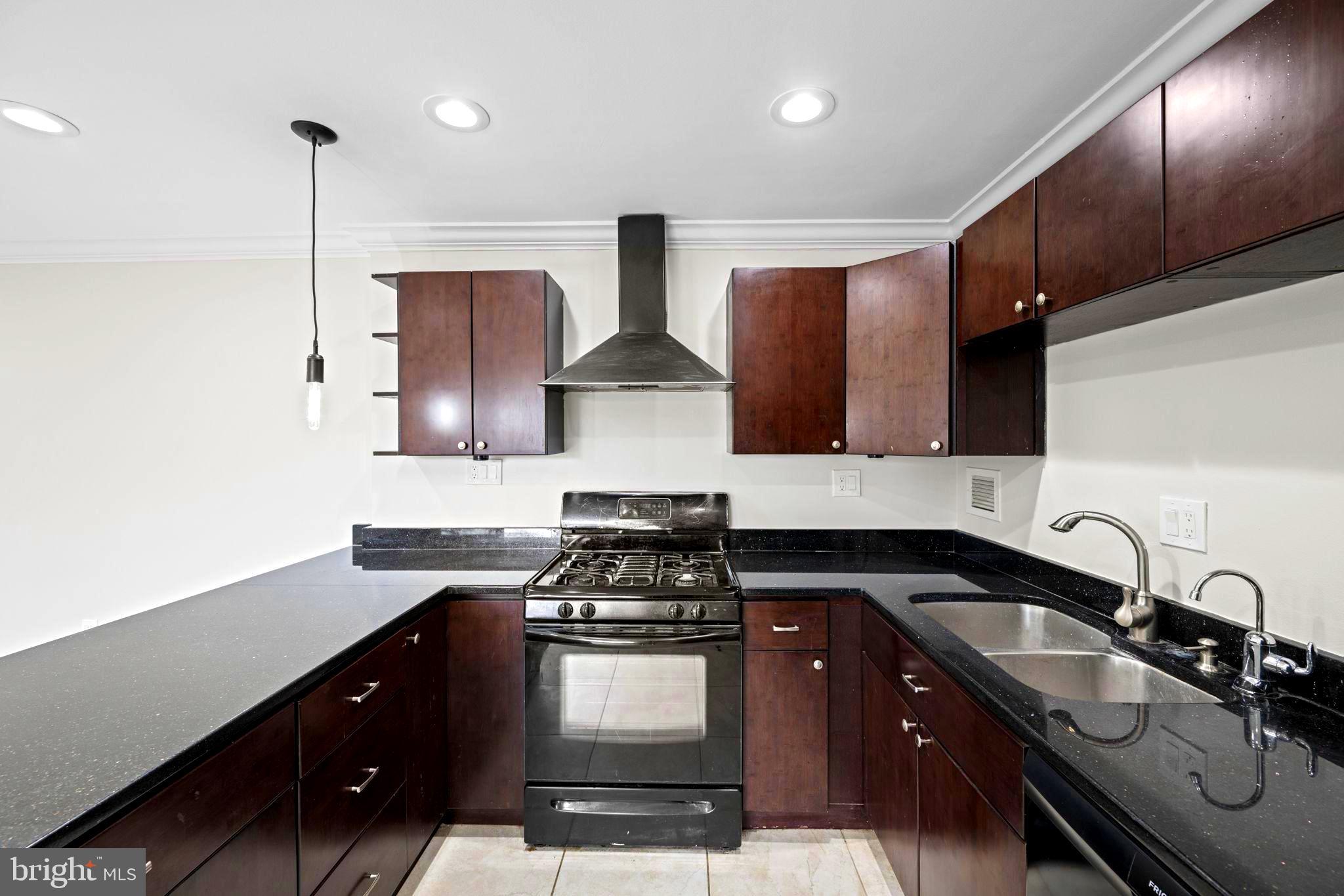 LAFAYETTE PARK CONDOMINIUM - Residential Lease