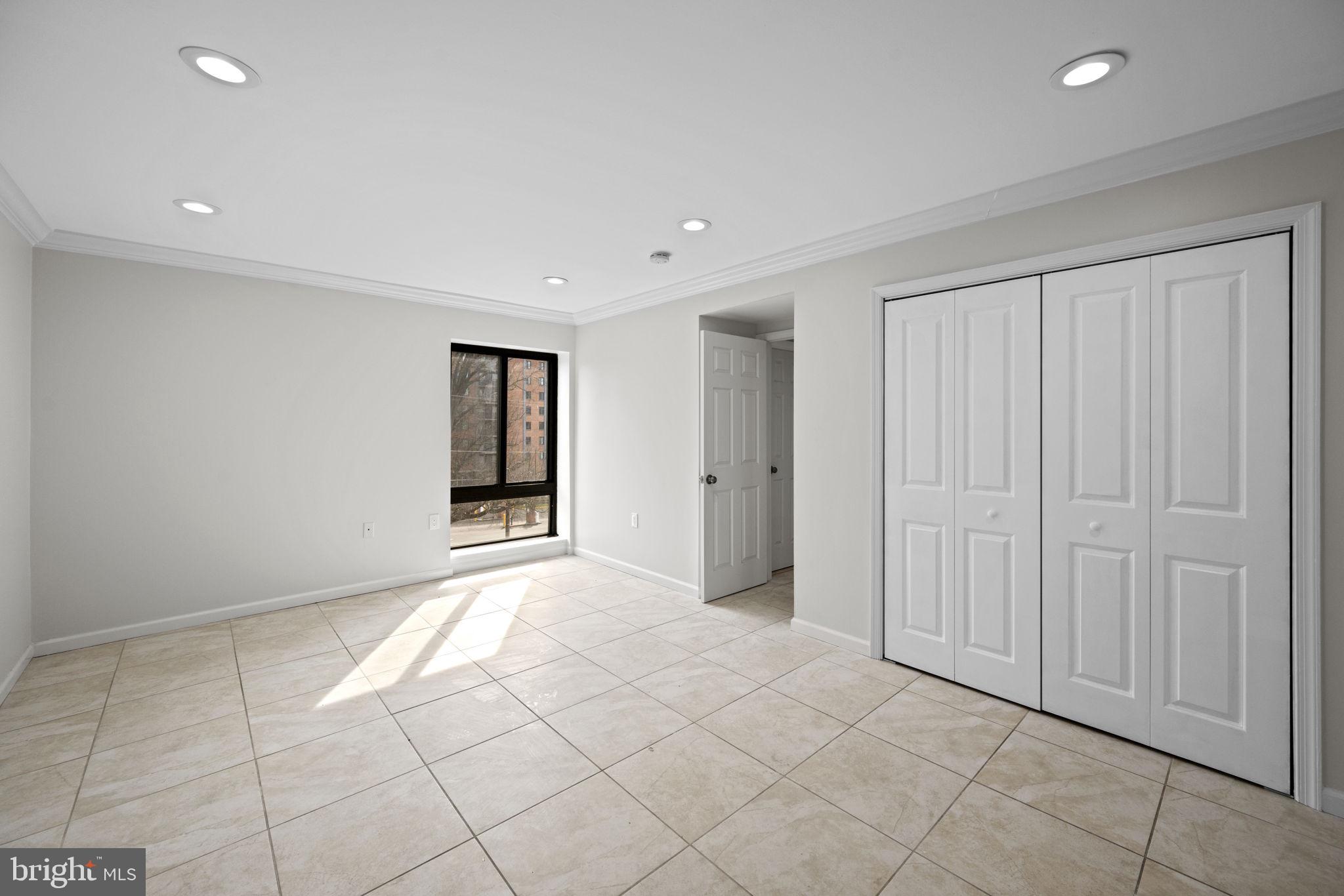 LAFAYETTE PARK CONDOMINIUM - Residential Lease