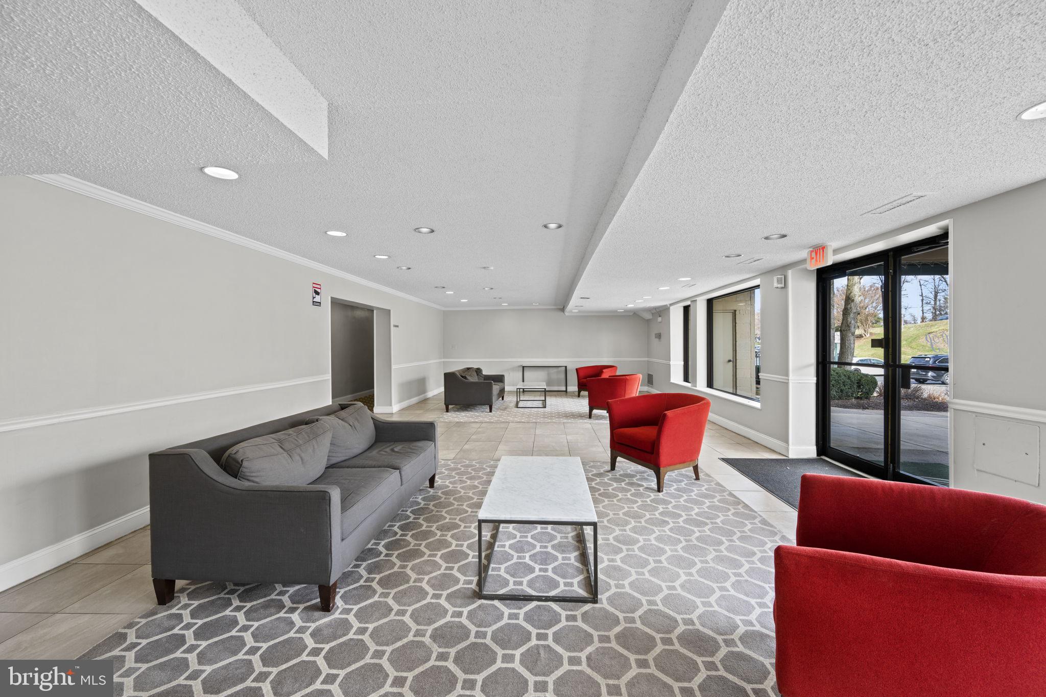 LAFAYETTE PARK CONDOMINIUM - Residential Lease