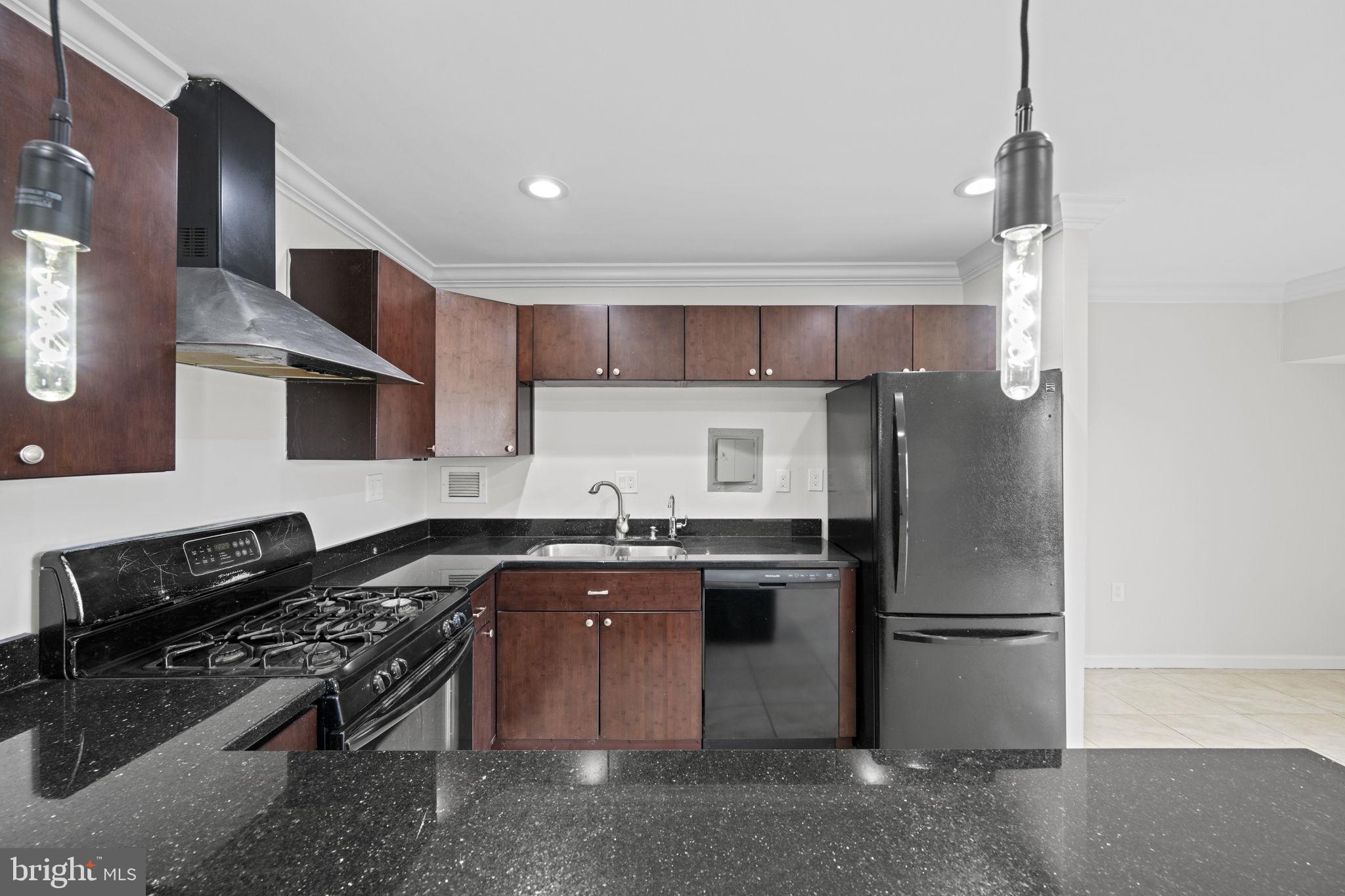 LAFAYETTE PARK CONDOMINIUM - Residential Lease